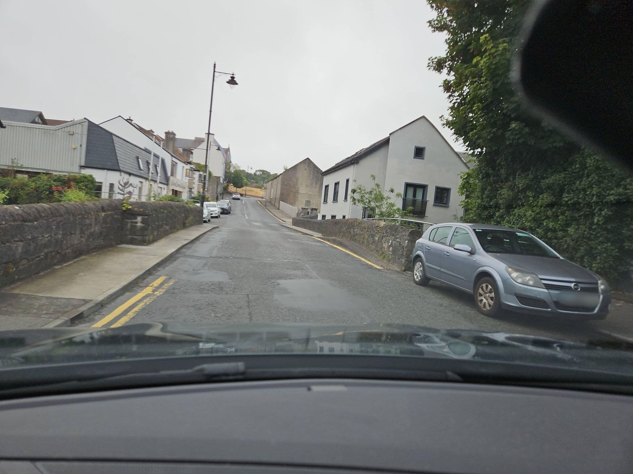 Street view near St. Anthony's Riverside Guesthouse, Westport — © toho (CC BY-SA · Mapillary)