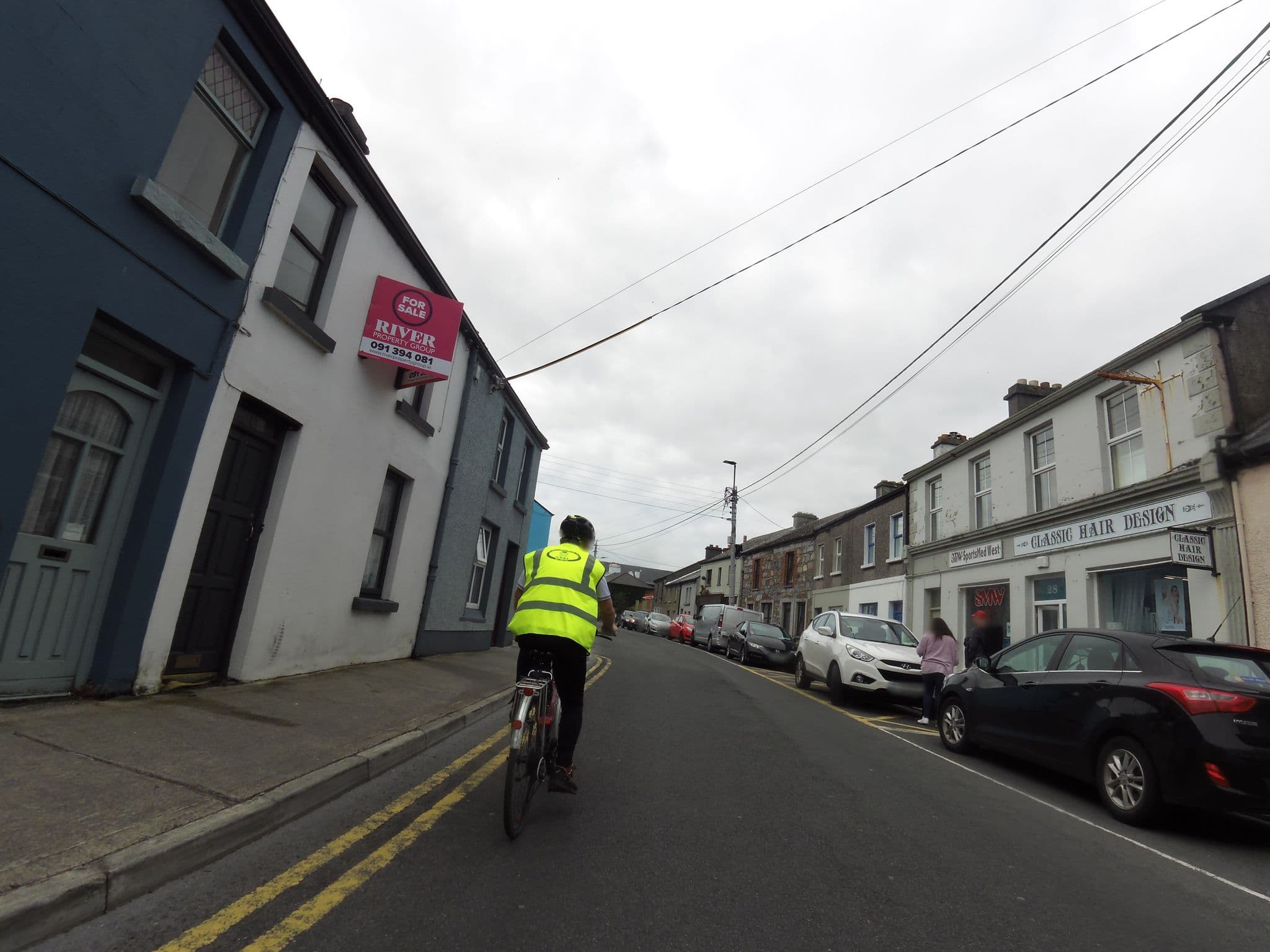 Street view near Donegan Court Aparthotel, Galway — © dacor (CC BY-SA · Mapillary)
