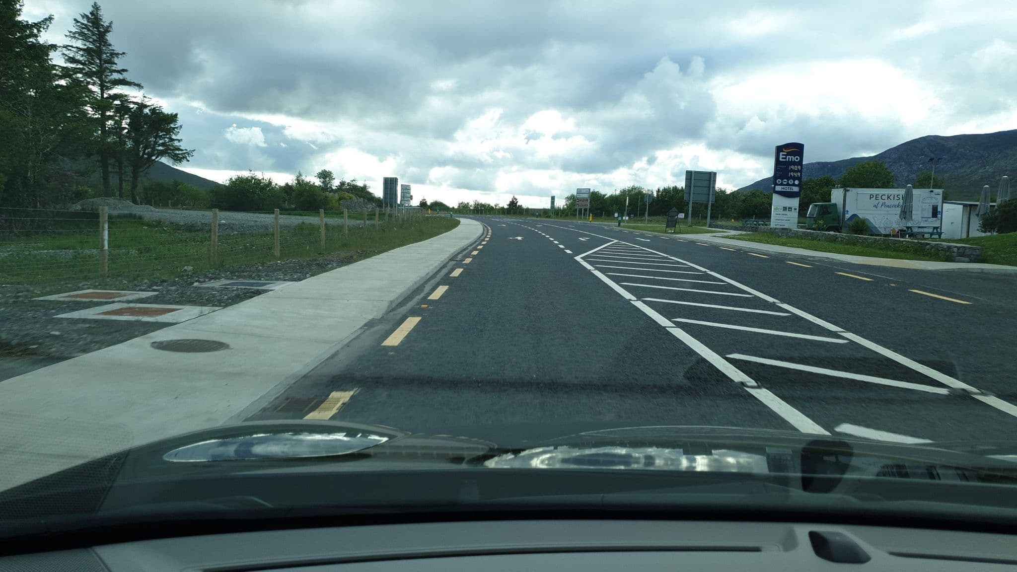Street view near Peacockes Hotel, Oughterard — © yannakis (CC BY-SA · Mapillary)