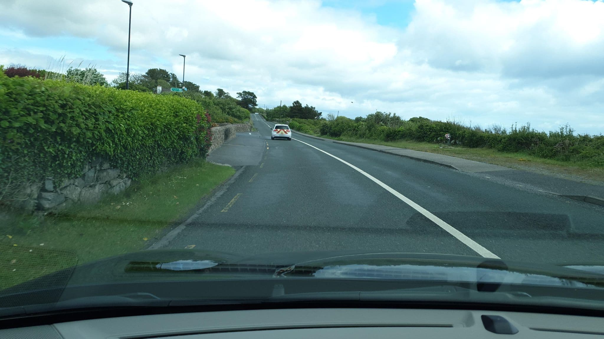 Street view near Briseadh Na Carraige, Bearna — © yannakis (CC BY-SA · Mapillary)
