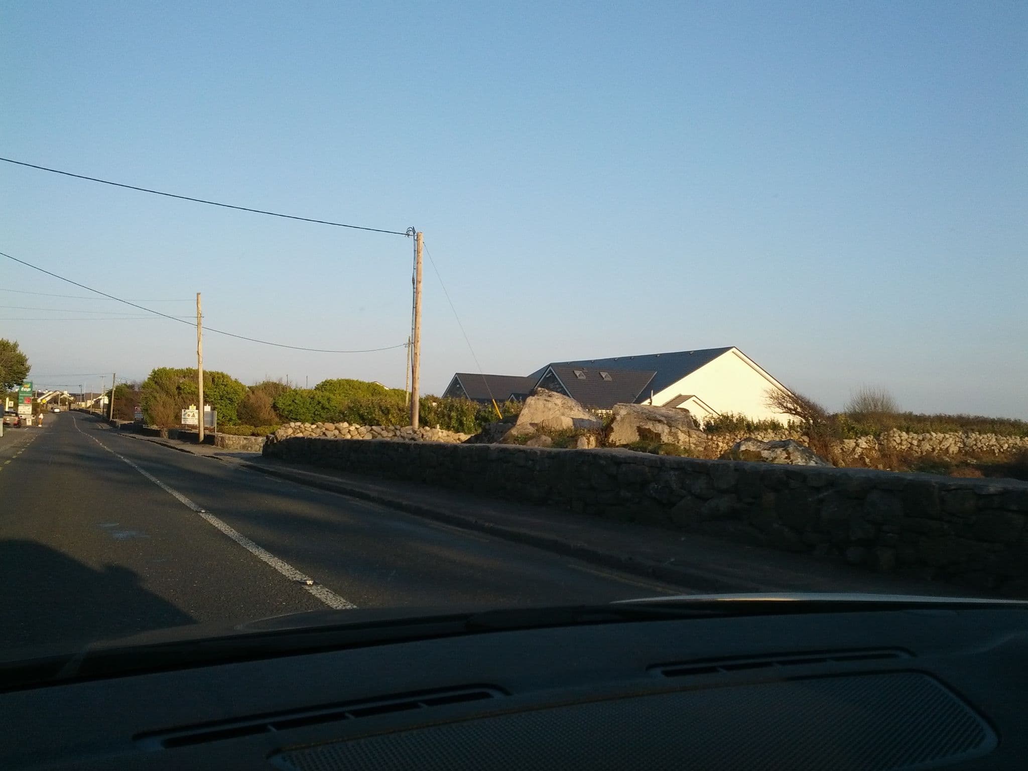 Street view near Ocean Crest B&B, Bearna — © dacor (CC BY-SA · Mapillary)