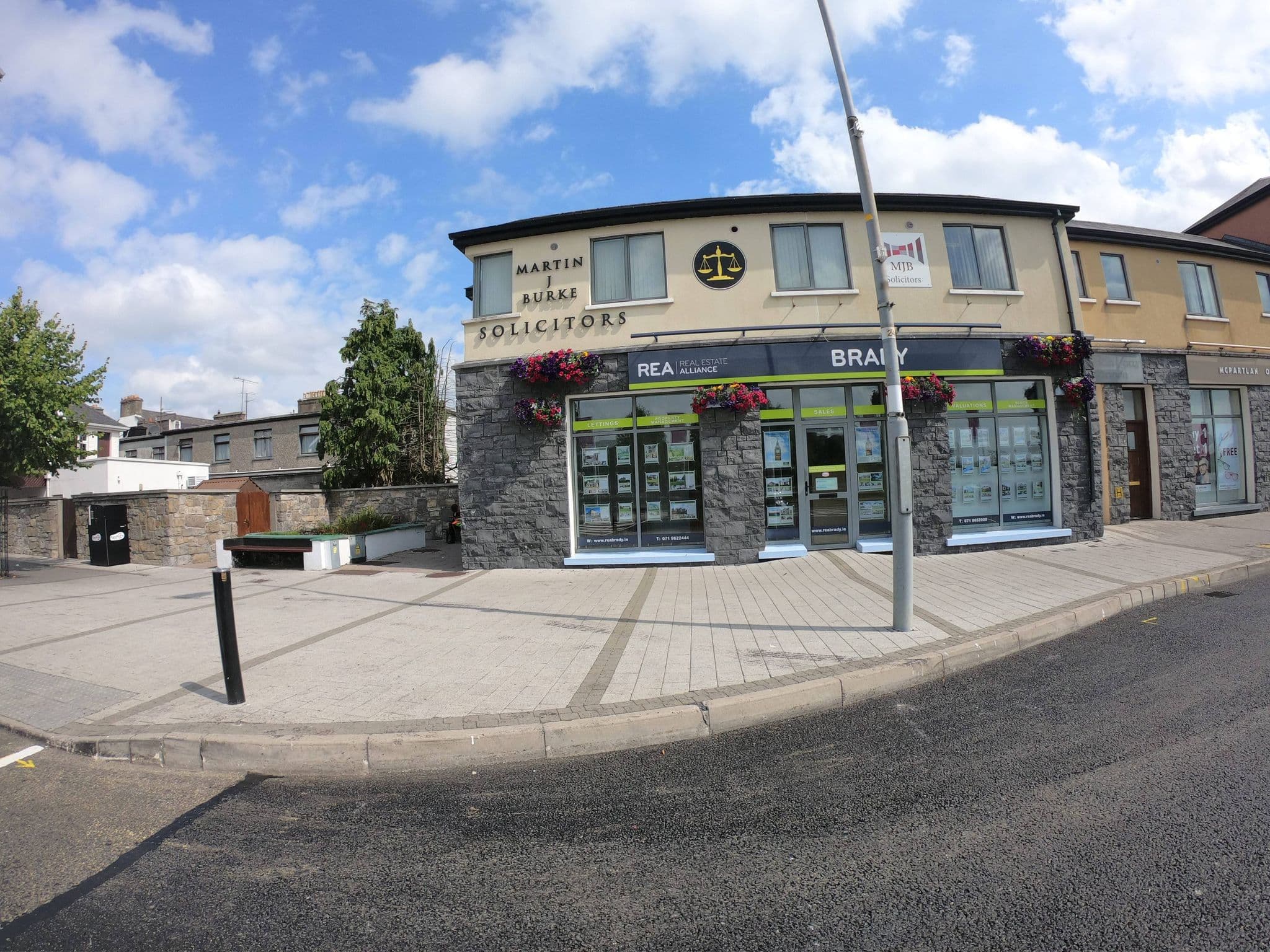 Street view near River Edge B&B, Carrick-on-Shannon — © dave683 (CC BY-SA · Mapillary)