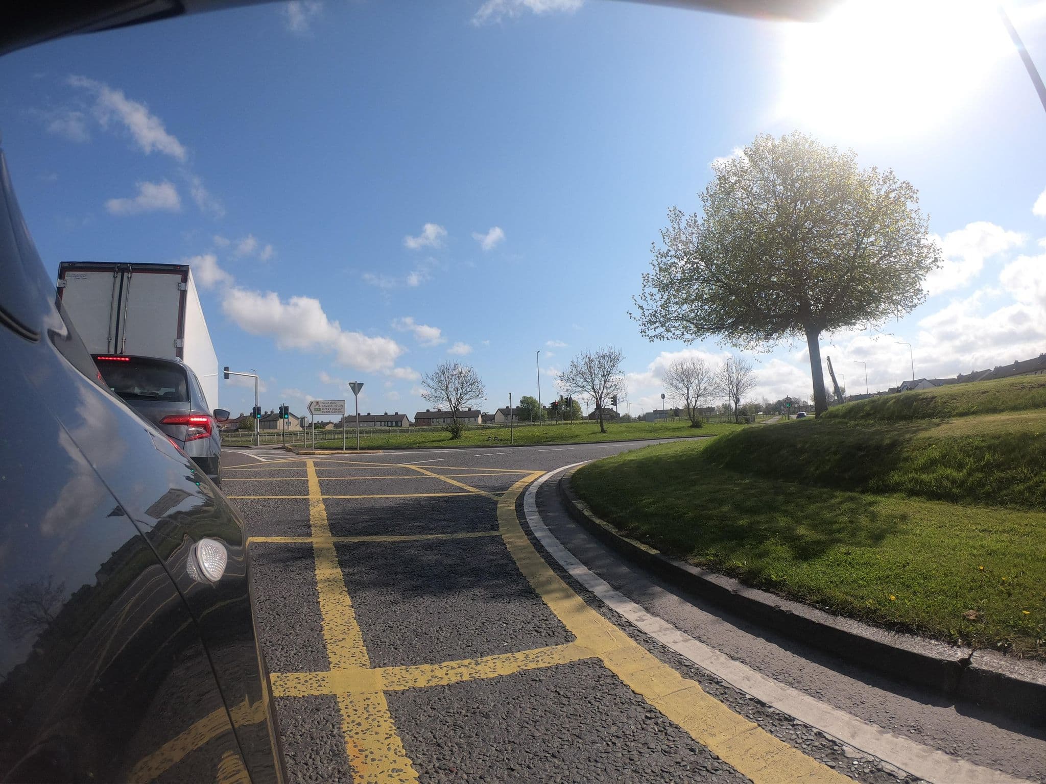 Street view near Lynch Green Isle Hotel, Palmerstown — © debigc (CC BY-SA · Mapillary)