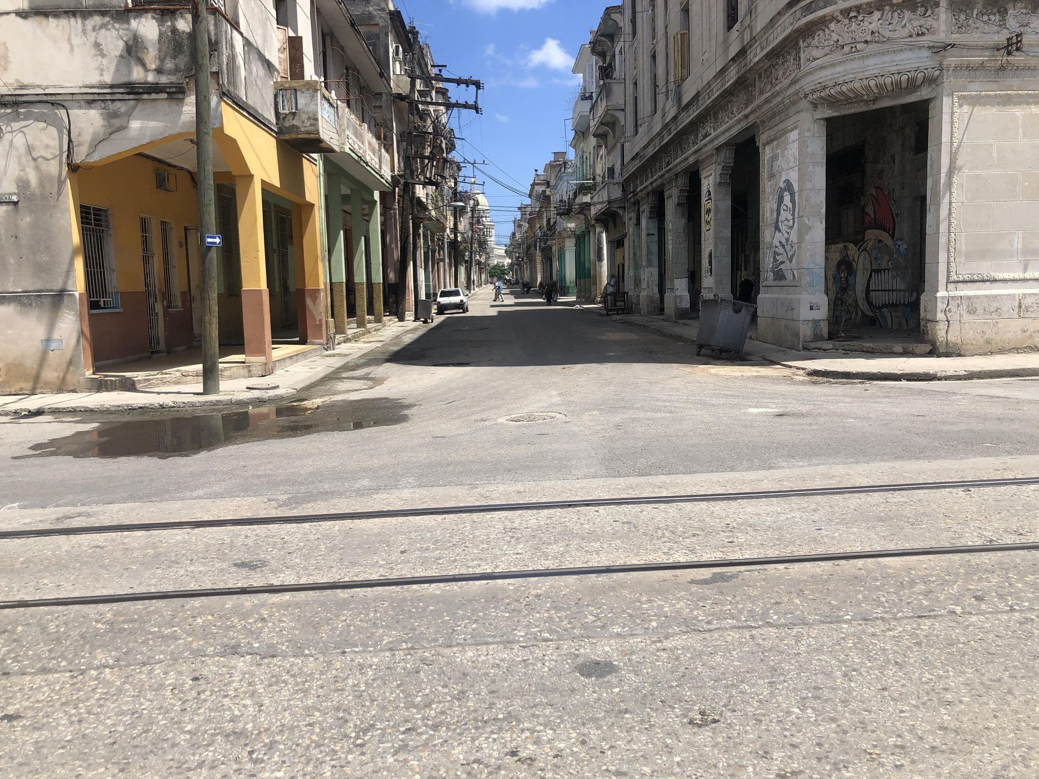 Street view near Hostal Ceja de Luna, La Habana Vieja