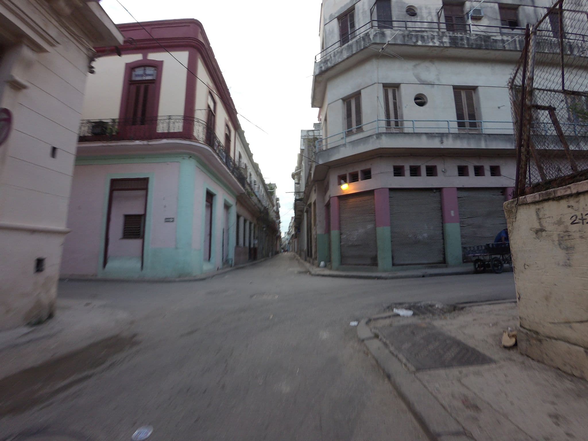 Street view near El Peregrino de Compostela, La Habana Vieja