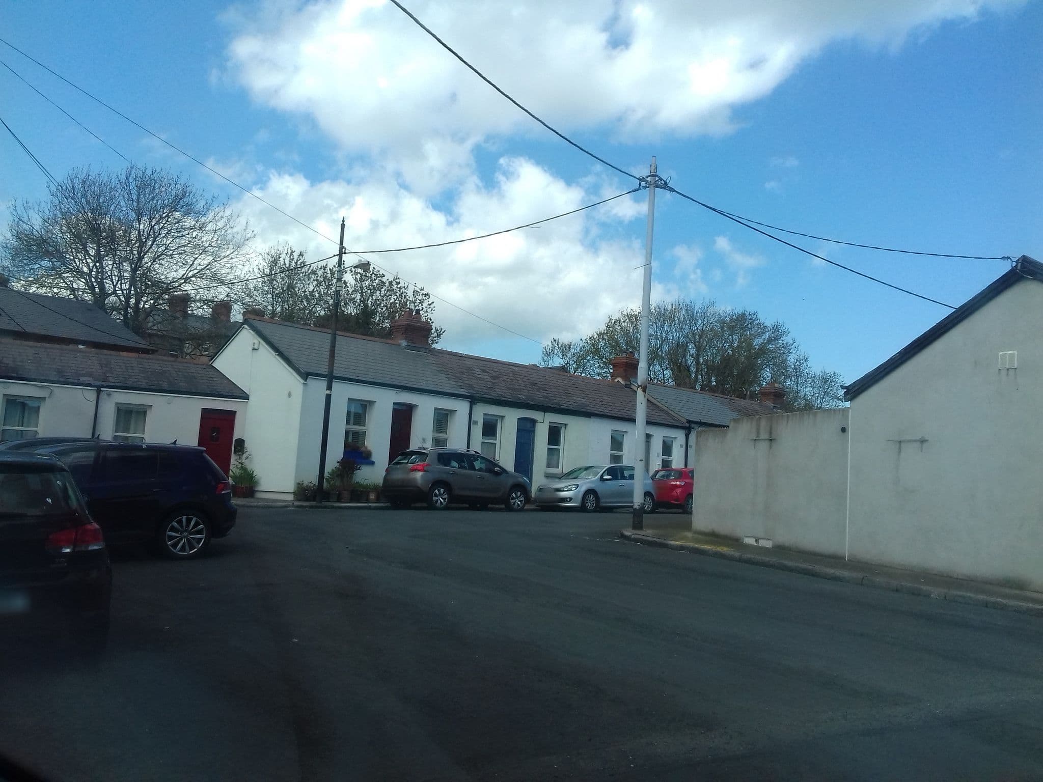 Street view near Black Street Cottage, Cabra — © debigc (CC BY-SA · Mapillary)