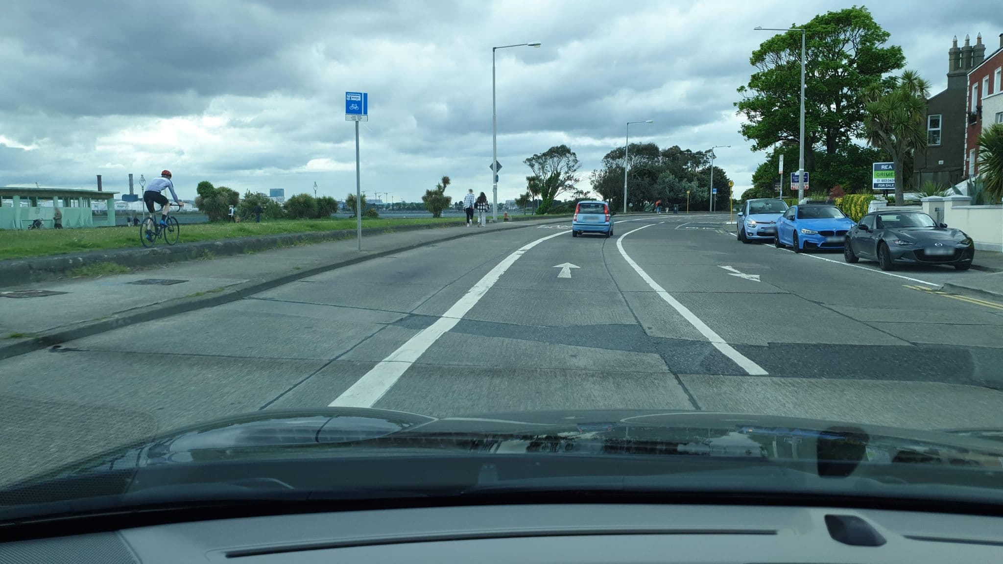 Street view near Clontarf Court Hotel, Dollymount — © yannakis (CC BY-SA · Mapillary)