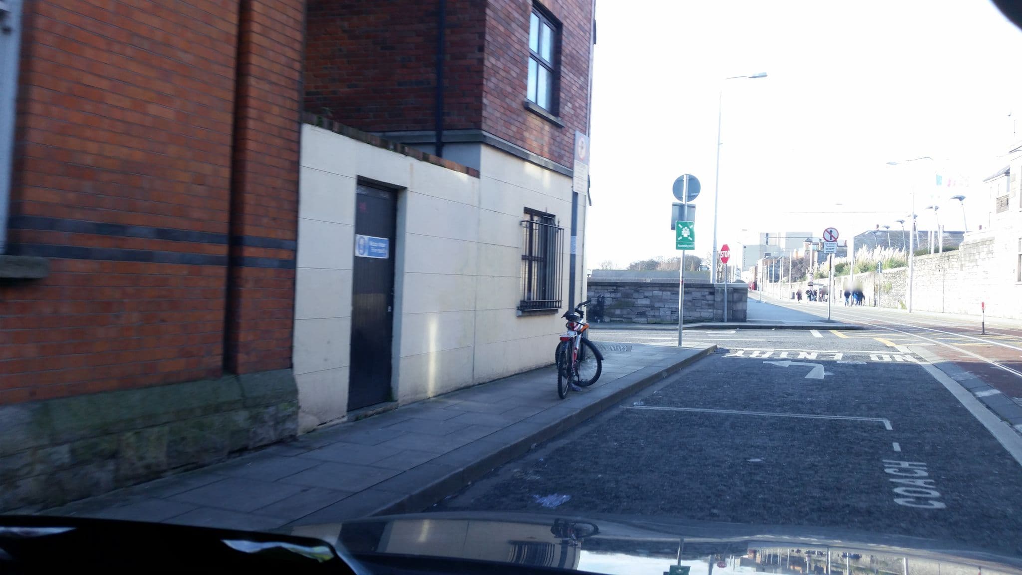 Street view near Dublin Apt, Rialto — © debigc (CC BY-SA · Mapillary)