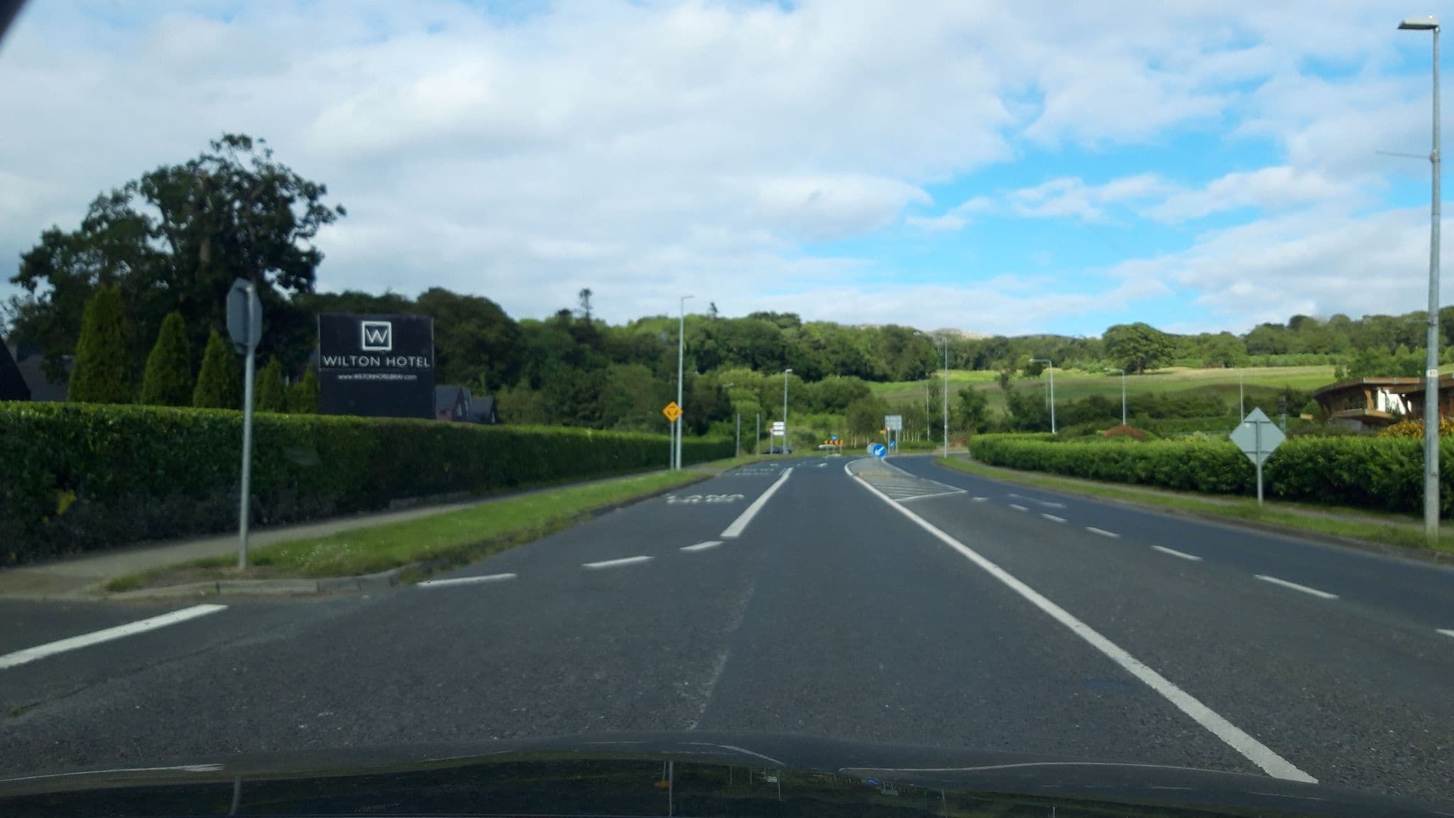Street view near Ramada Woodland Court Hotel, Bray — © debigc (CC BY-SA · Mapillary)