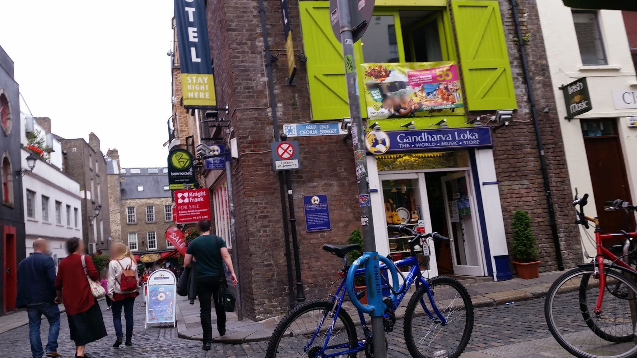 Street view near Barnacles Hostel, Dublin — © debigc (CC BY-SA · Mapillary)