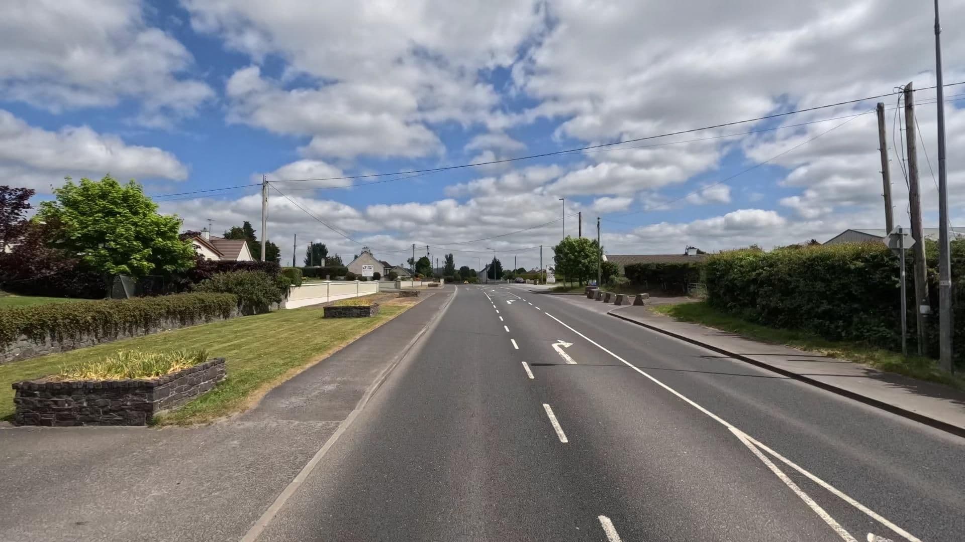 Street view near Dergfield House B&B, Ballybofey — © bct (CC BY-SA · Mapillary)