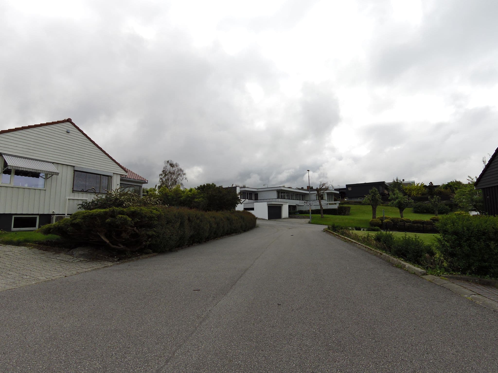 Street view near Skjolden Hotel Luster, Tananger — © suschtenname (CC BY-SA · Mapillary)