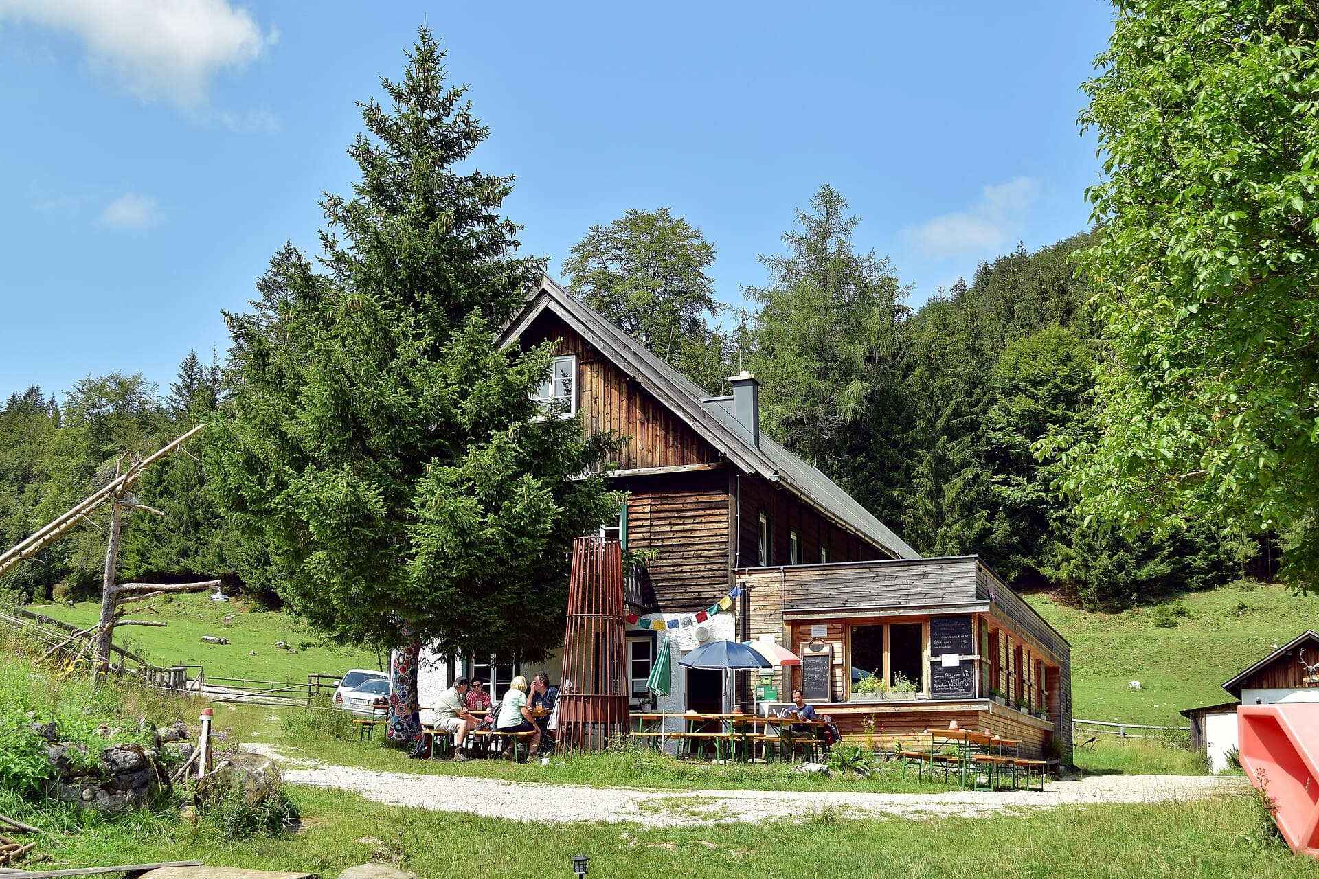 Schutzhaus Vorderötscher (via Wikimedia Commons, CC BY-SA 4.0)