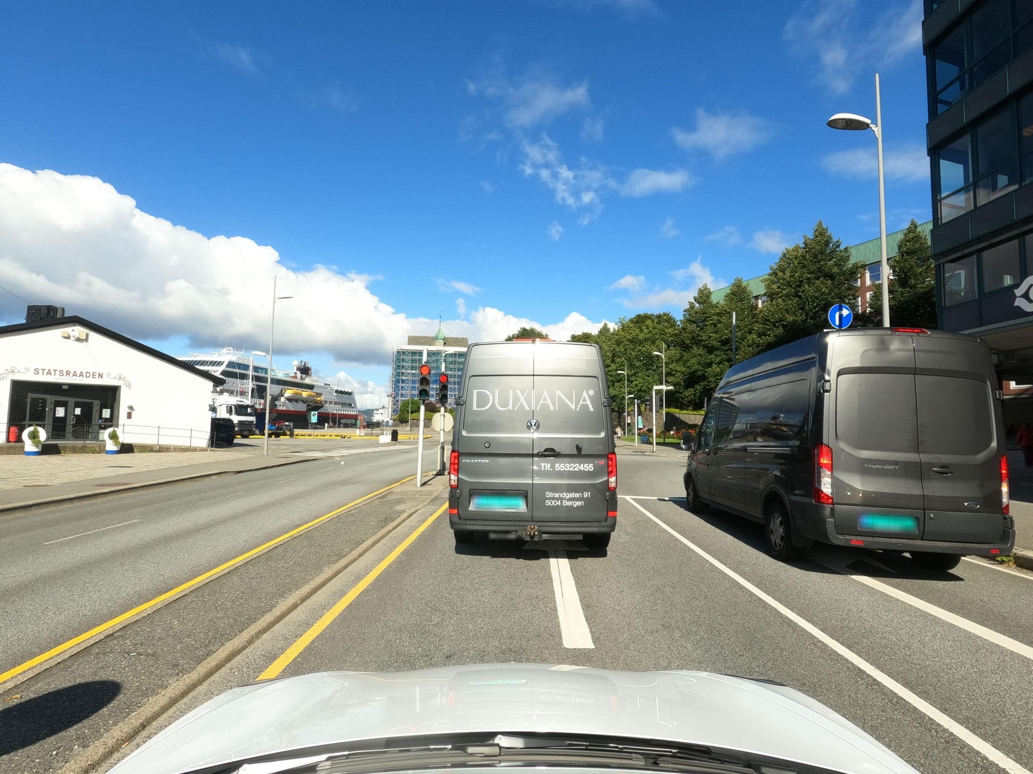 Street view near Skuteviksveien 42, Bergen — © catoandersen (CC BY-SA · Mapillary)