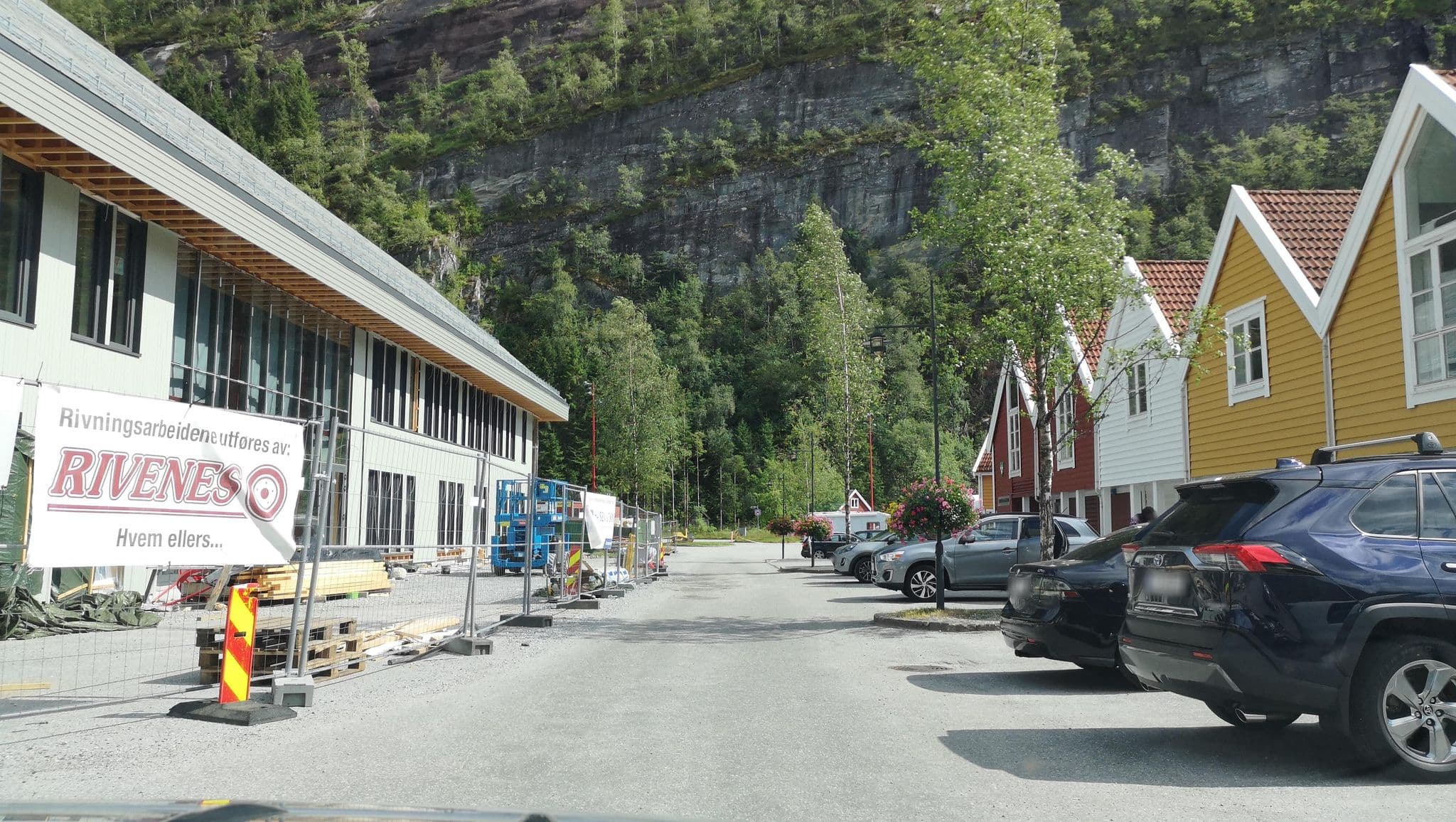 Street view near Mobryggja, Dale — © matiaslavik (CC BY-SA · Mapillary)