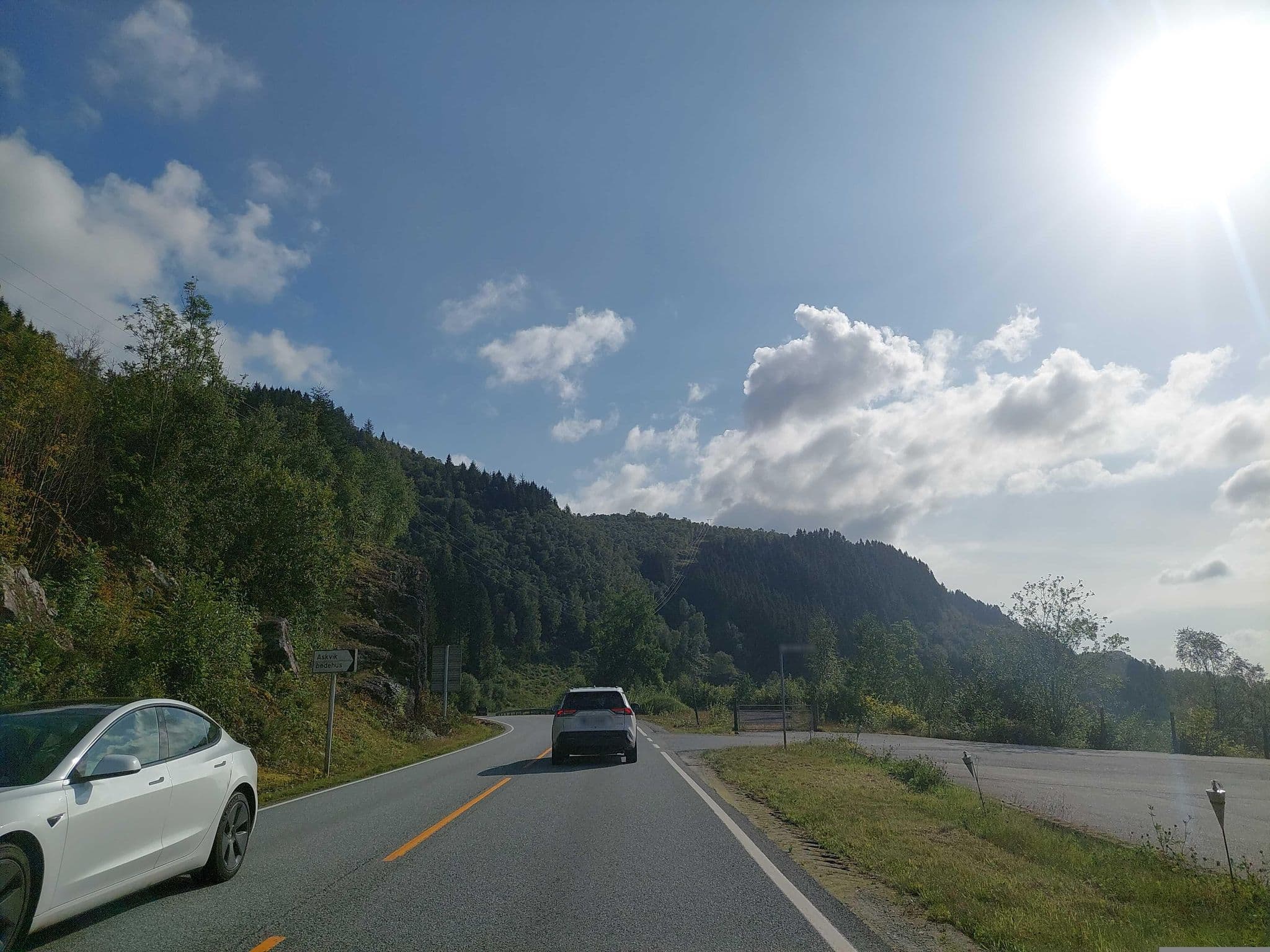 Street view near Utsikten Motell & Restaurant Hjelmeland, Tau — © Albergarri788 (CC BY-SA · Mapillary)