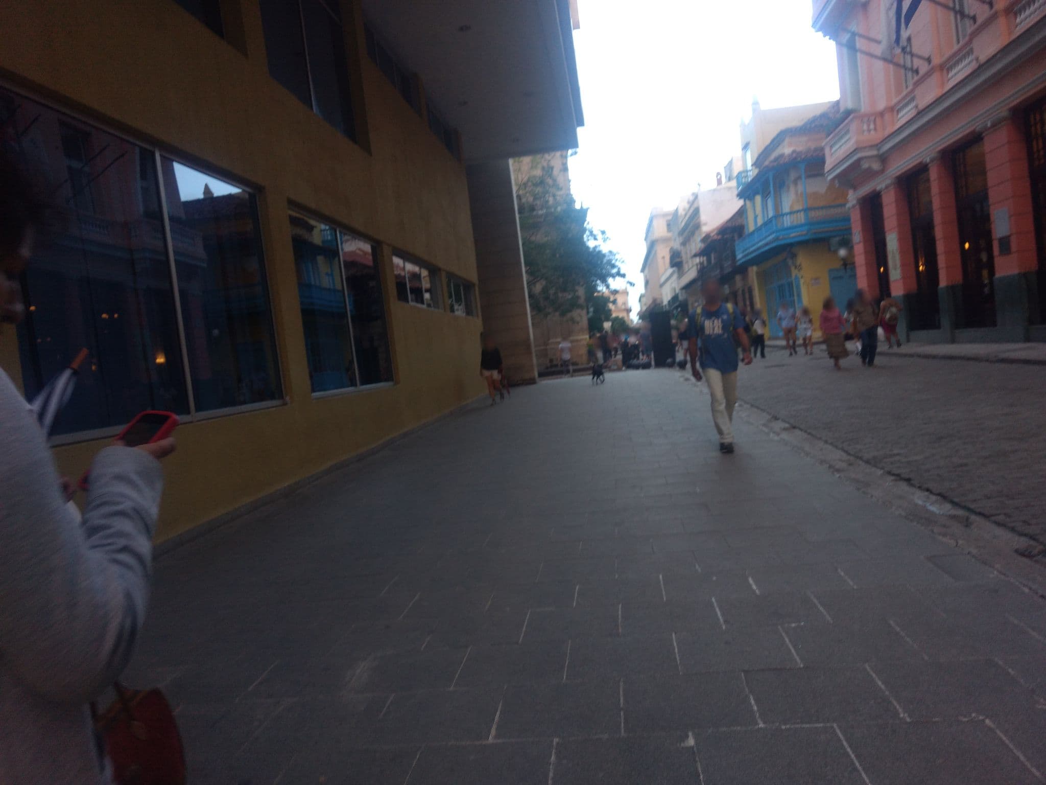 Street view near Hotel Ambos Mundos, La Habana Vieja