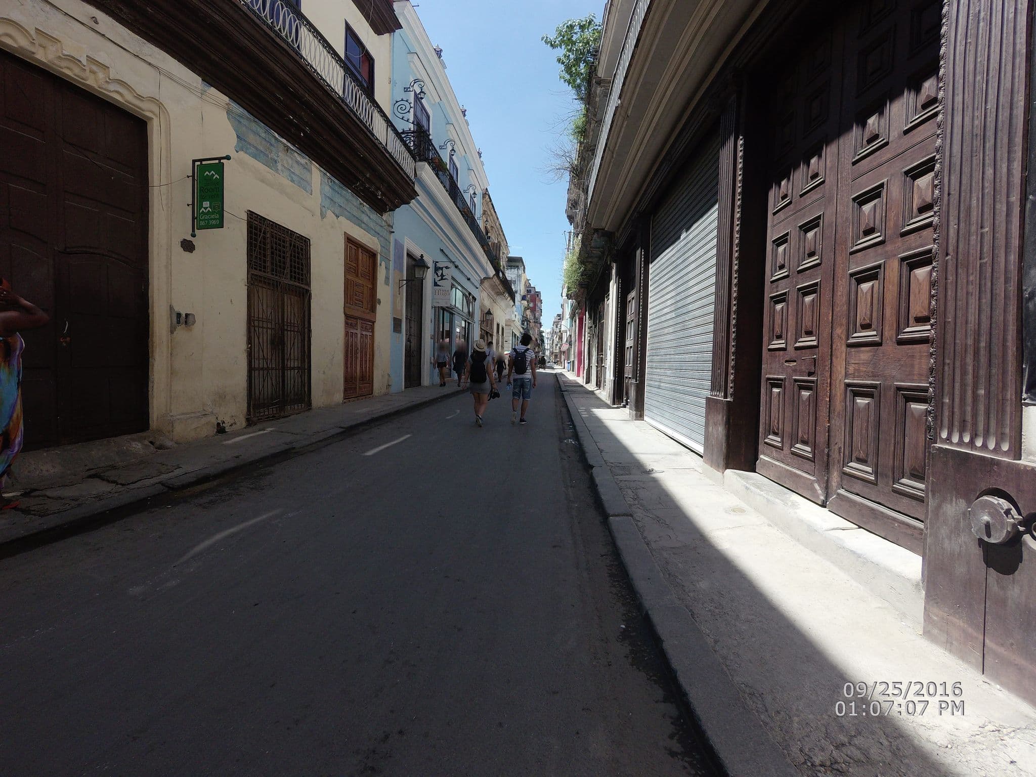 Street view near Hotel Florida, La Habana Vieja
