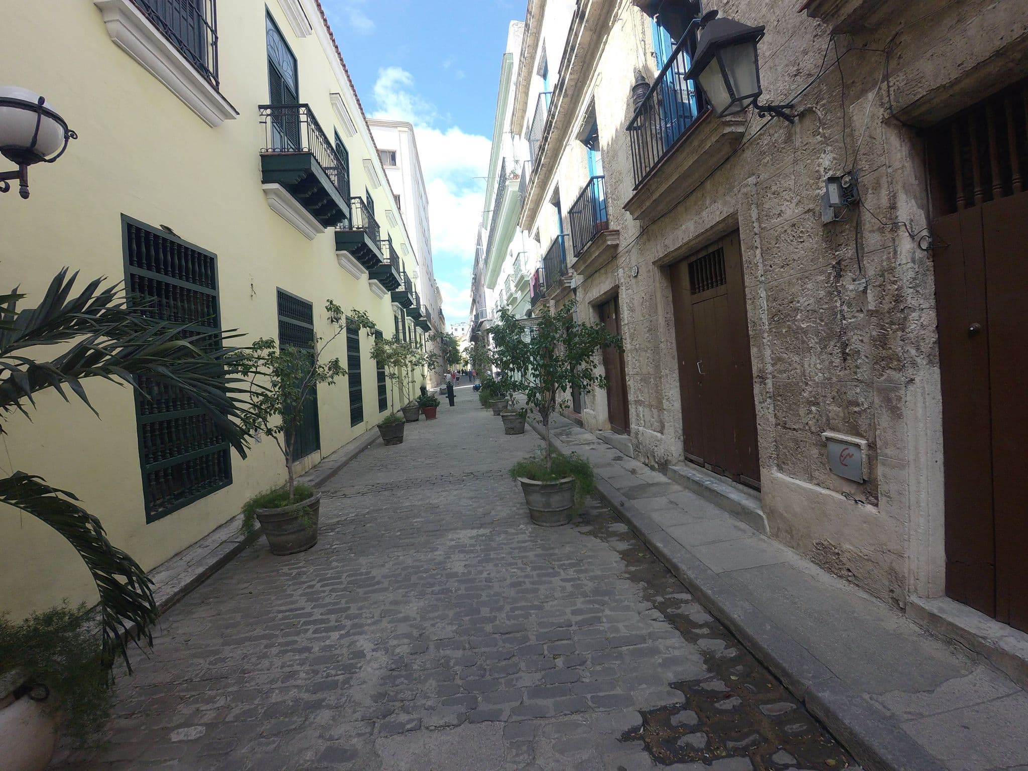 Street view near Hostal Comendador, Casablanca — © havana (CC BY-SA · Mapillary)