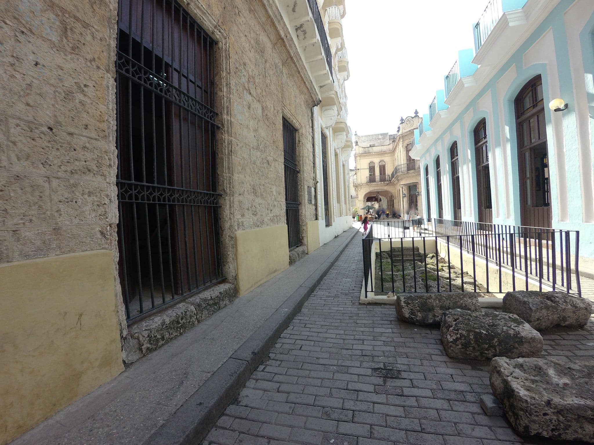 Street view near El Mesón de la Flota, La Habana Vieja