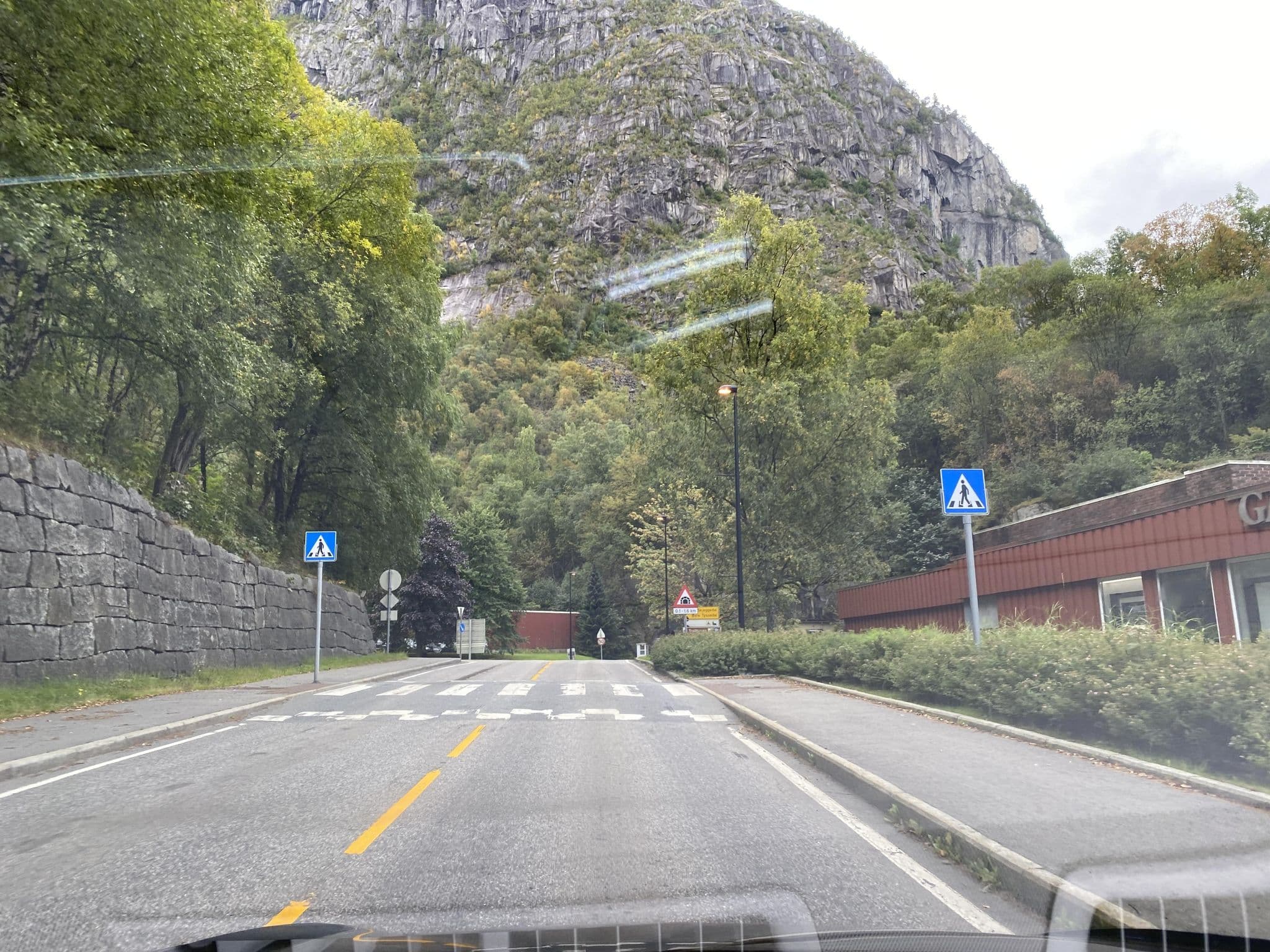 Street view near Dissel, Odda — © DataJan (CC BY-SA · Mapillary)