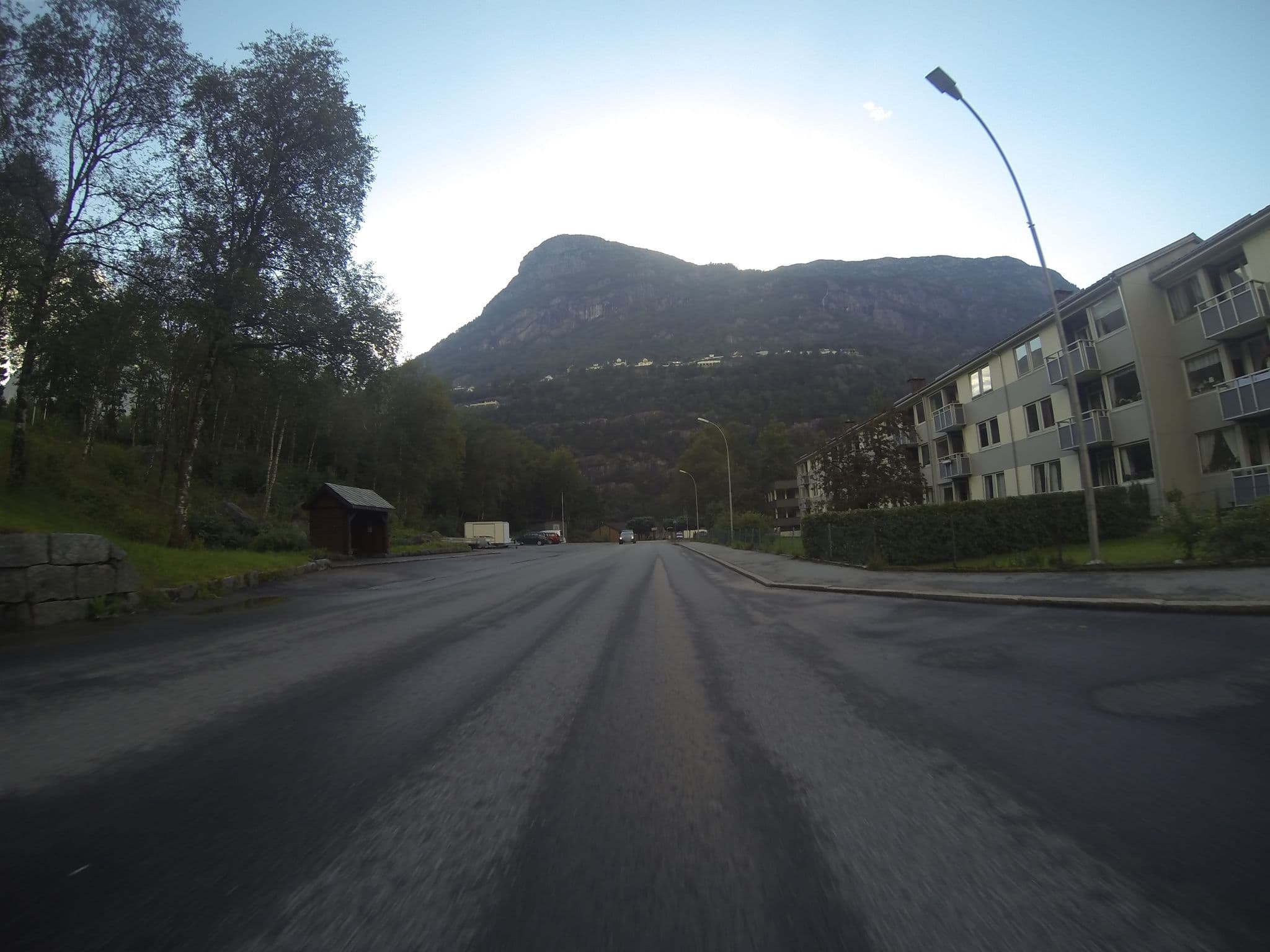 Street view near Bakkegata The Blue House, Odda — © canadarunner (CC BY-SA · Mapillary)