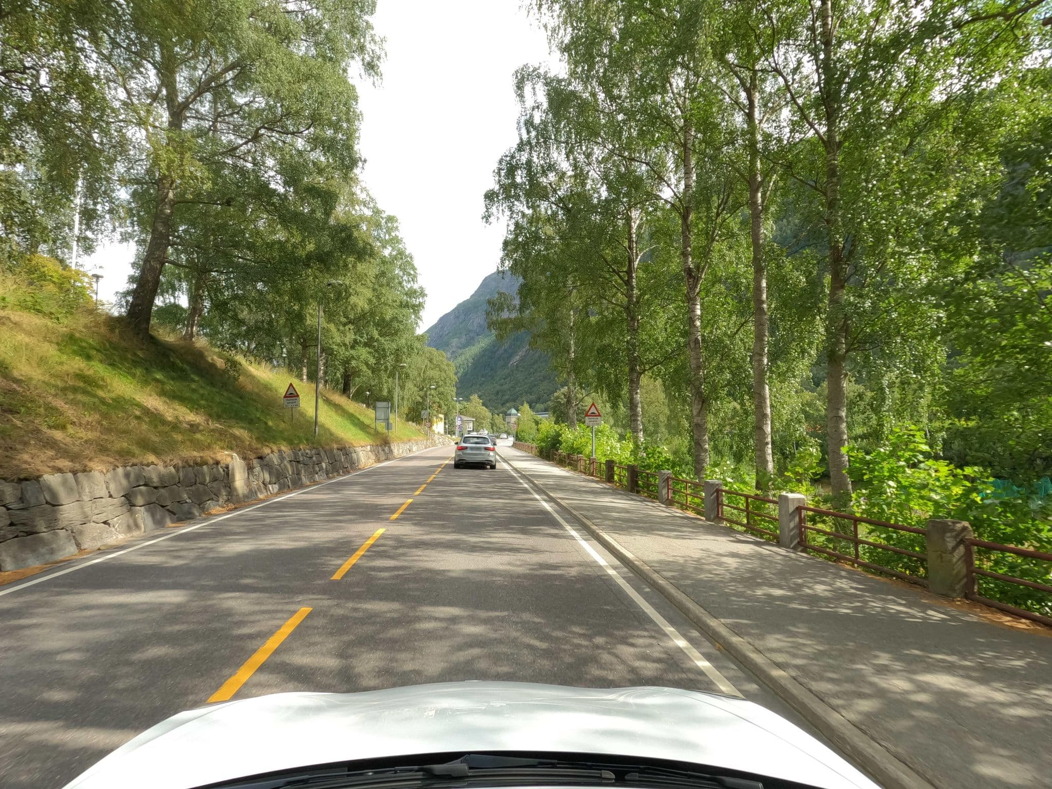 Street view near Rjukan Admini Hotel, Rjukan — © catoandersen (CC BY-SA · Mapillary)