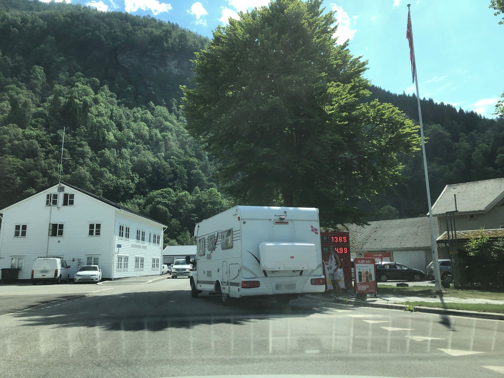 Street view near DoubleTree by Hilton, Norheimsund — © brokenpike (CC BY-SA · Mapillary)