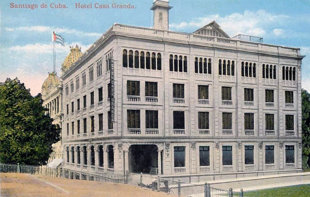 Casa Granda (via Wikimedia Commons, Public domain)