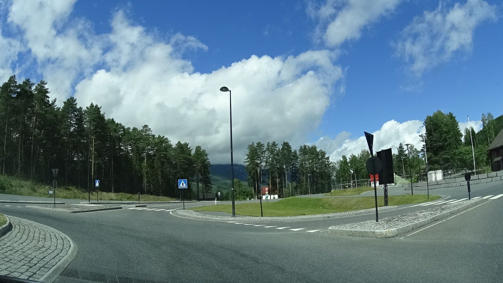 Street view near Ringnes Gard, Vikersund — © kino (CC BY-SA · Mapillary)