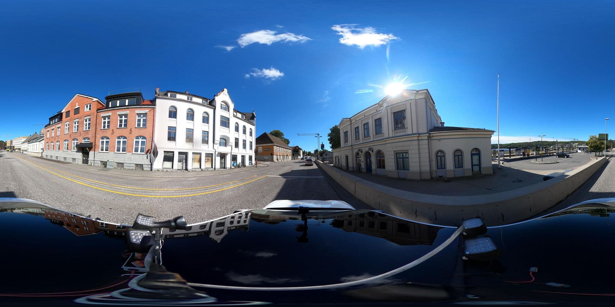 Street view near Grev Gyldenløve Hotel, Larvik — © catoandersen (CC BY-SA · Mapillary)