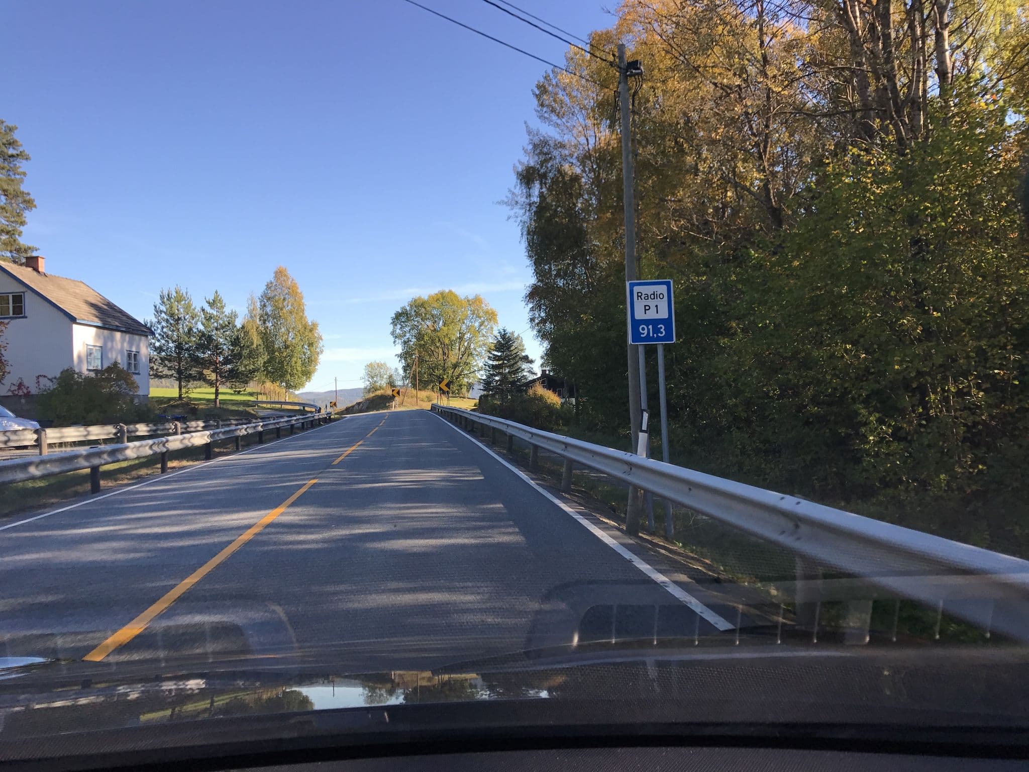 Street view near Bjertnes Turistgard, Vikersund — © derzornigemarkus (CC BY-SA · Mapillary)