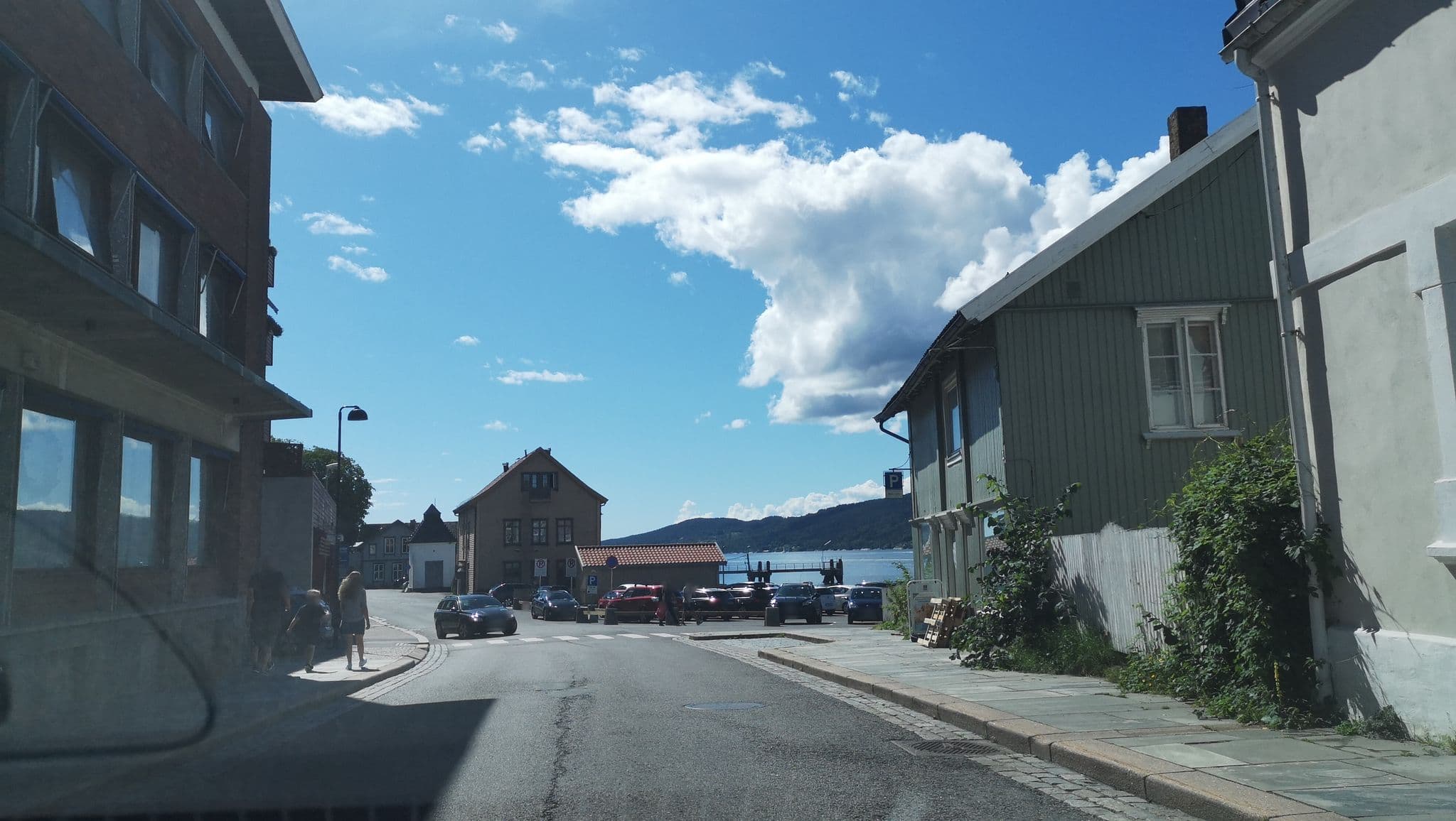 Street view near Festningshotellene, Drøbak — © matiaslavik (CC BY-SA · Mapillary)
