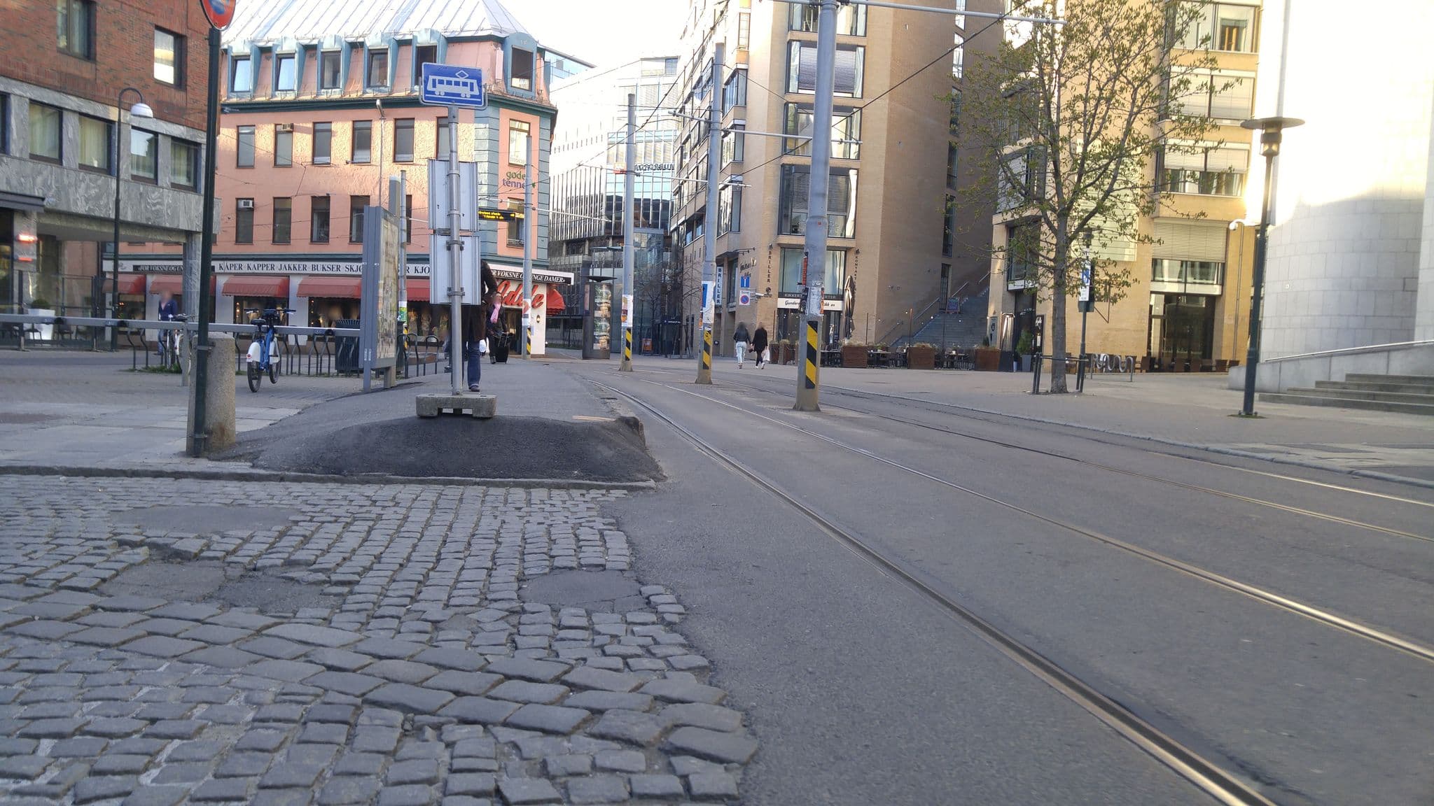 Street view near Thon Hotel Stefan, Oslo — © pbb (CC BY-SA · Mapillary)