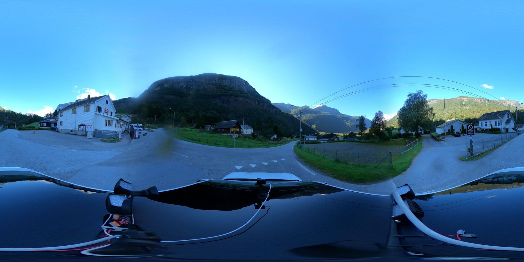Street view near Forthun Turiststasjon Erik Øiene, Luster — © catoandersen (CC BY-SA · Mapillary)