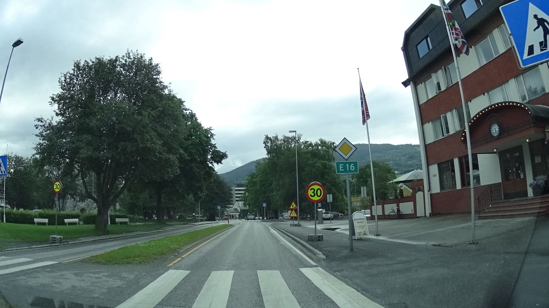 Street view near Park Hotel Vossevangen, Voss — © kino (CC BY-SA · Mapillary)