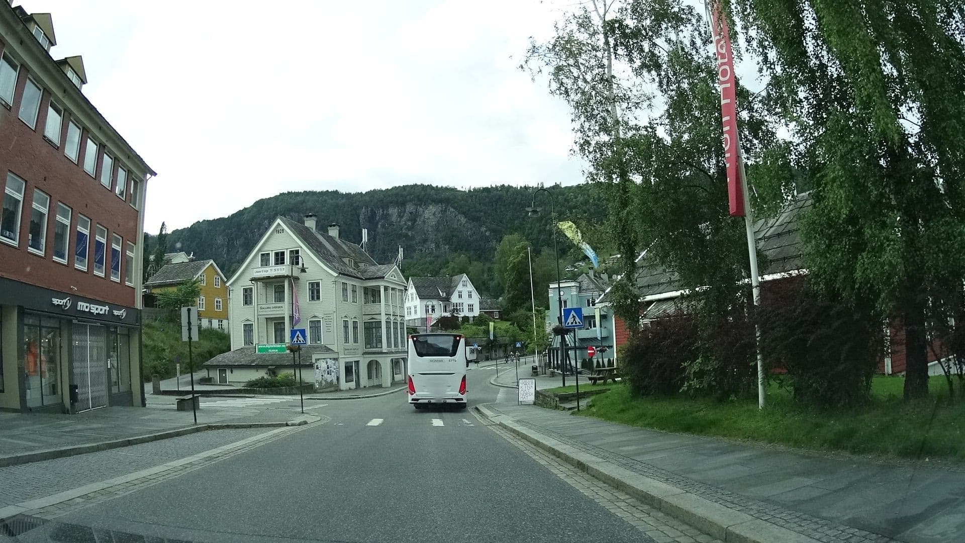 Street view near Tron Bach, Norheimsund — © kino (CC BY-SA · Mapillary)