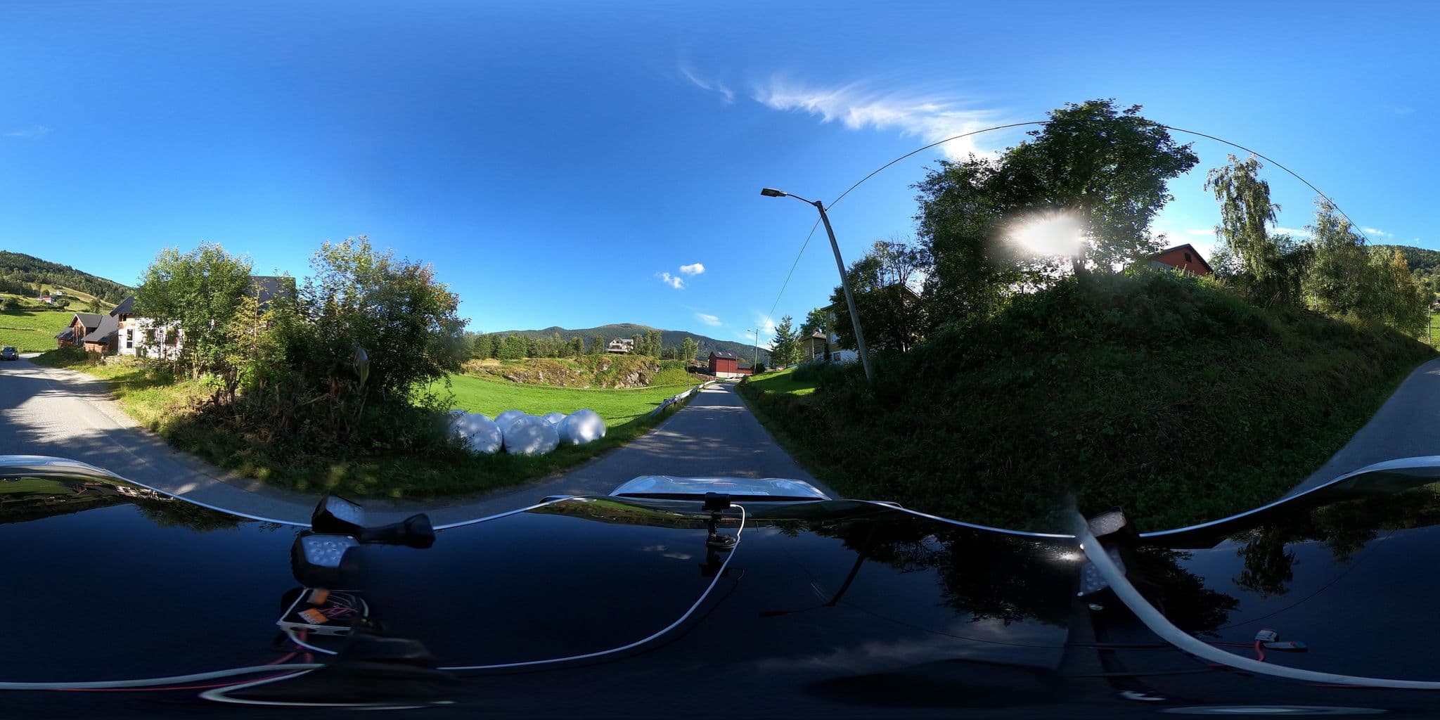 Street view near Marifjøra Sjøbuer, Gaupne — © catoandersen (CC BY-SA · Mapillary)