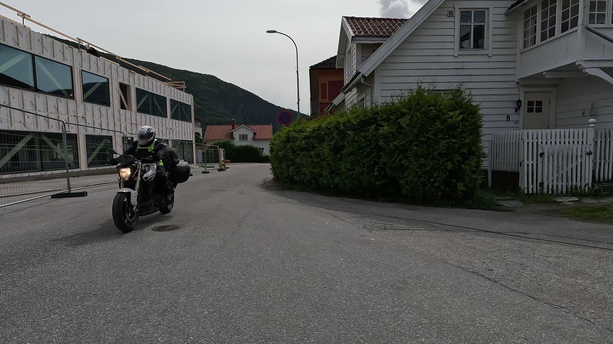 Street view near Sogndal Lodge & Guiding, Sogndal — © ToreH (CC BY-SA · Mapillary)