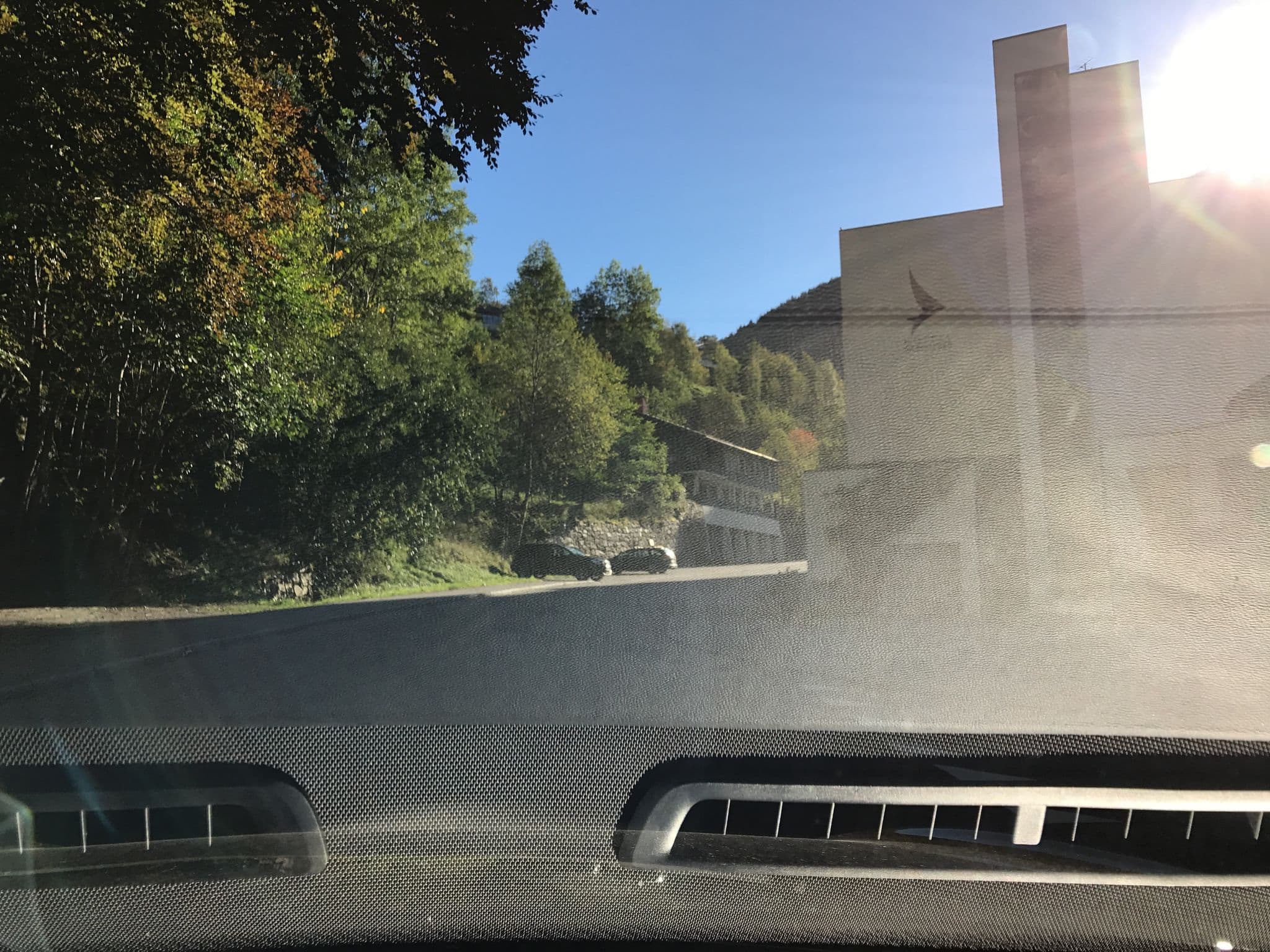 Street view near Meroks Fjord Hotel Geiranger, Stranda — © derzornigemarkus (CC BY-SA · Mapillary)