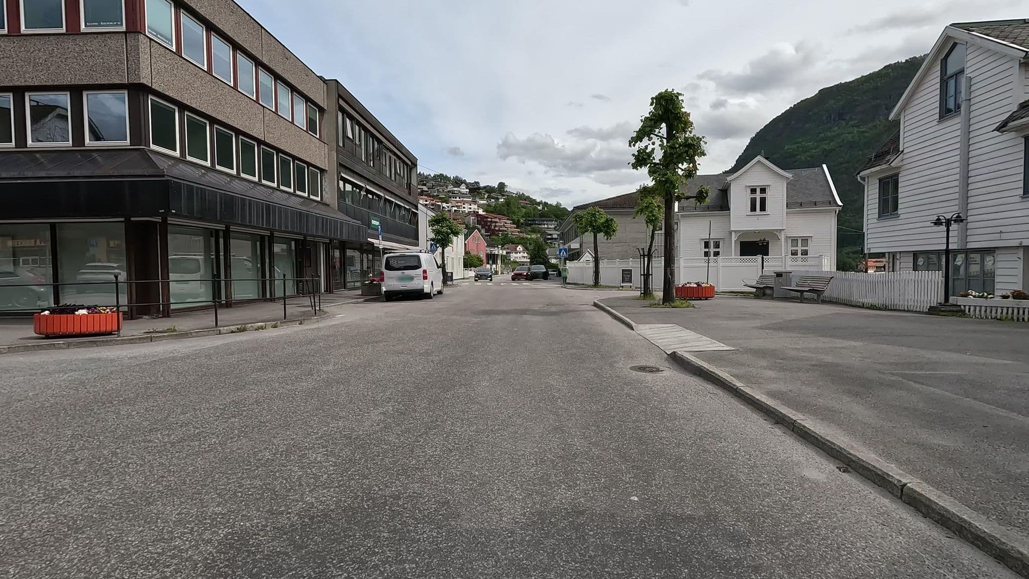 Street view near Loftesnes Pensjonat, Sogndal — © ToreH (CC BY-SA · Mapillary)
