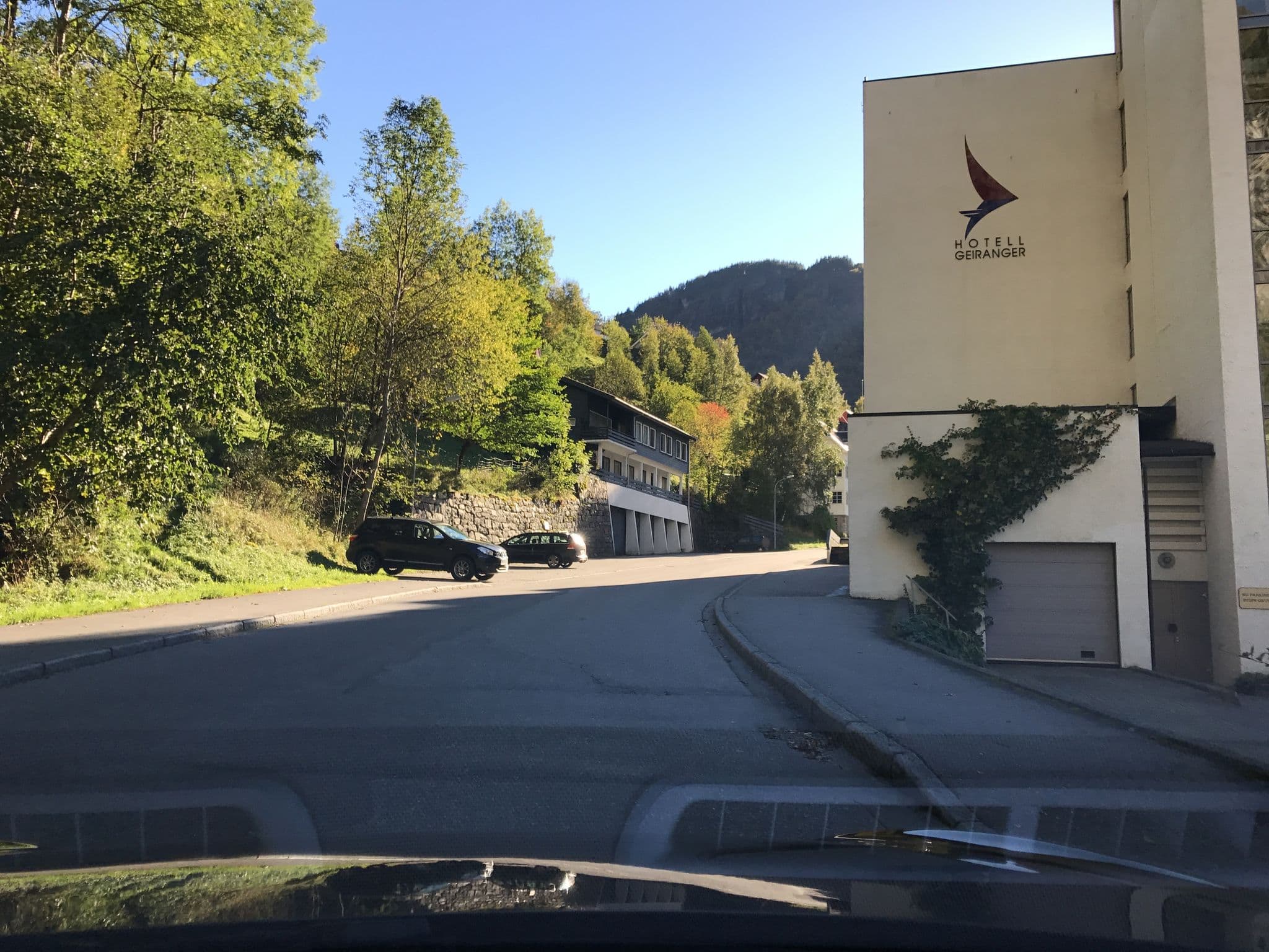 Street view near Hotell Geiranger, Stranda — © derzornigemarkus (CC BY-SA · Mapillary)