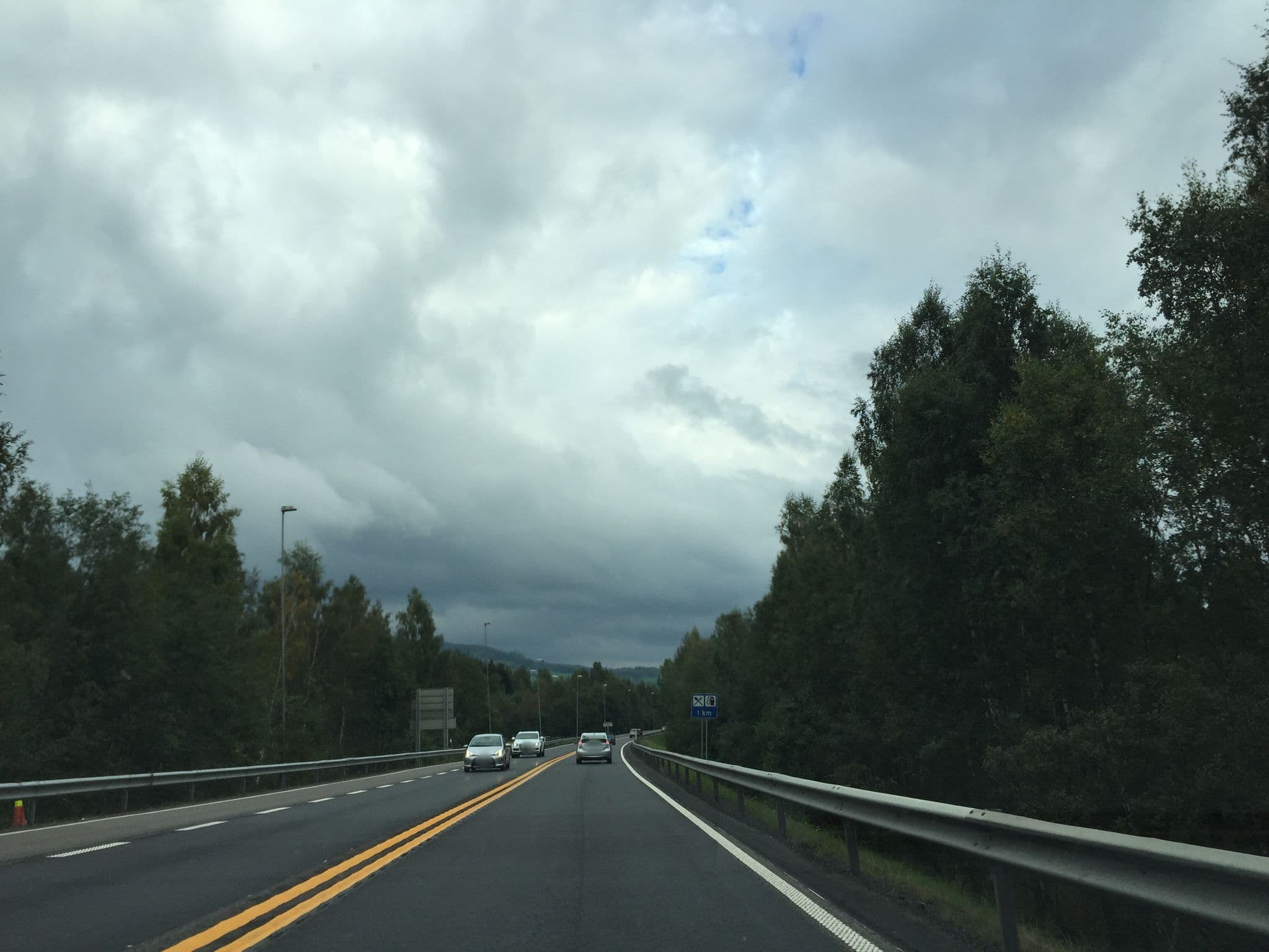 Street view near Høsbjør Hotell, Brumunddal — © oyvind (CC BY-SA · Mapillary)