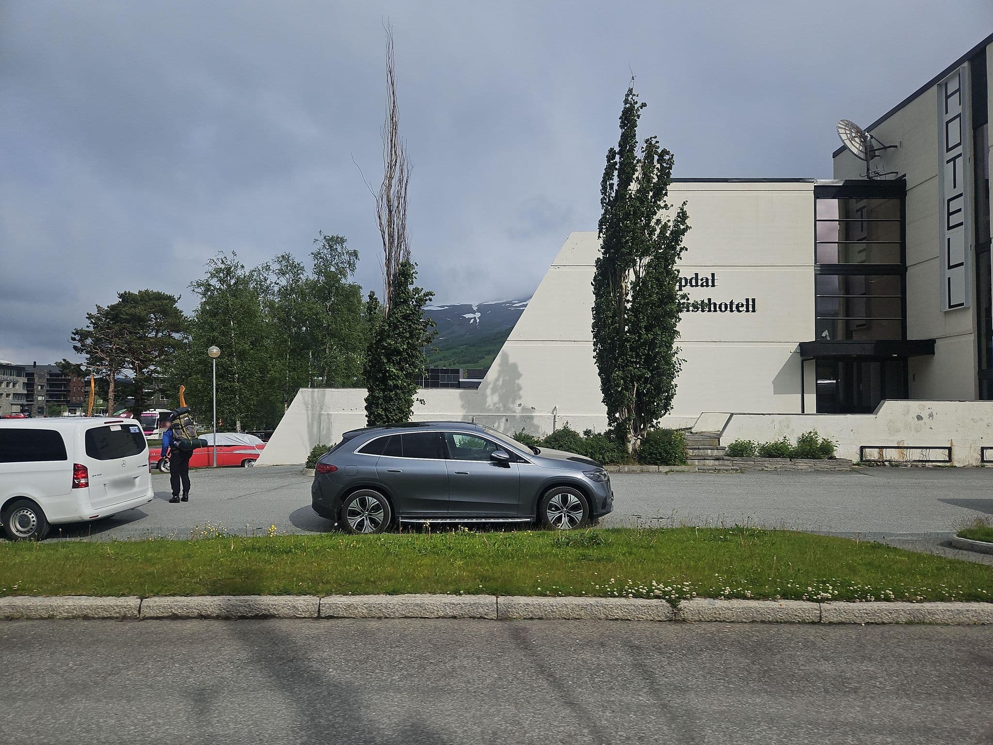 Street view near George Pub, Oppdal — © pbb (CC BY-SA · Mapillary)