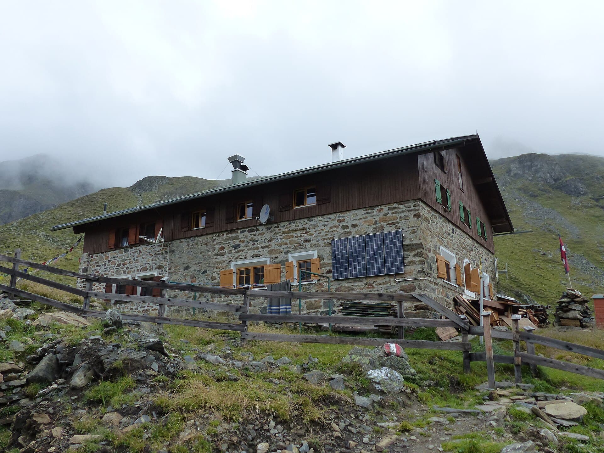 Pforzheimer Hütte (via Wikimedia Commons, CC BY-SA 3.0)