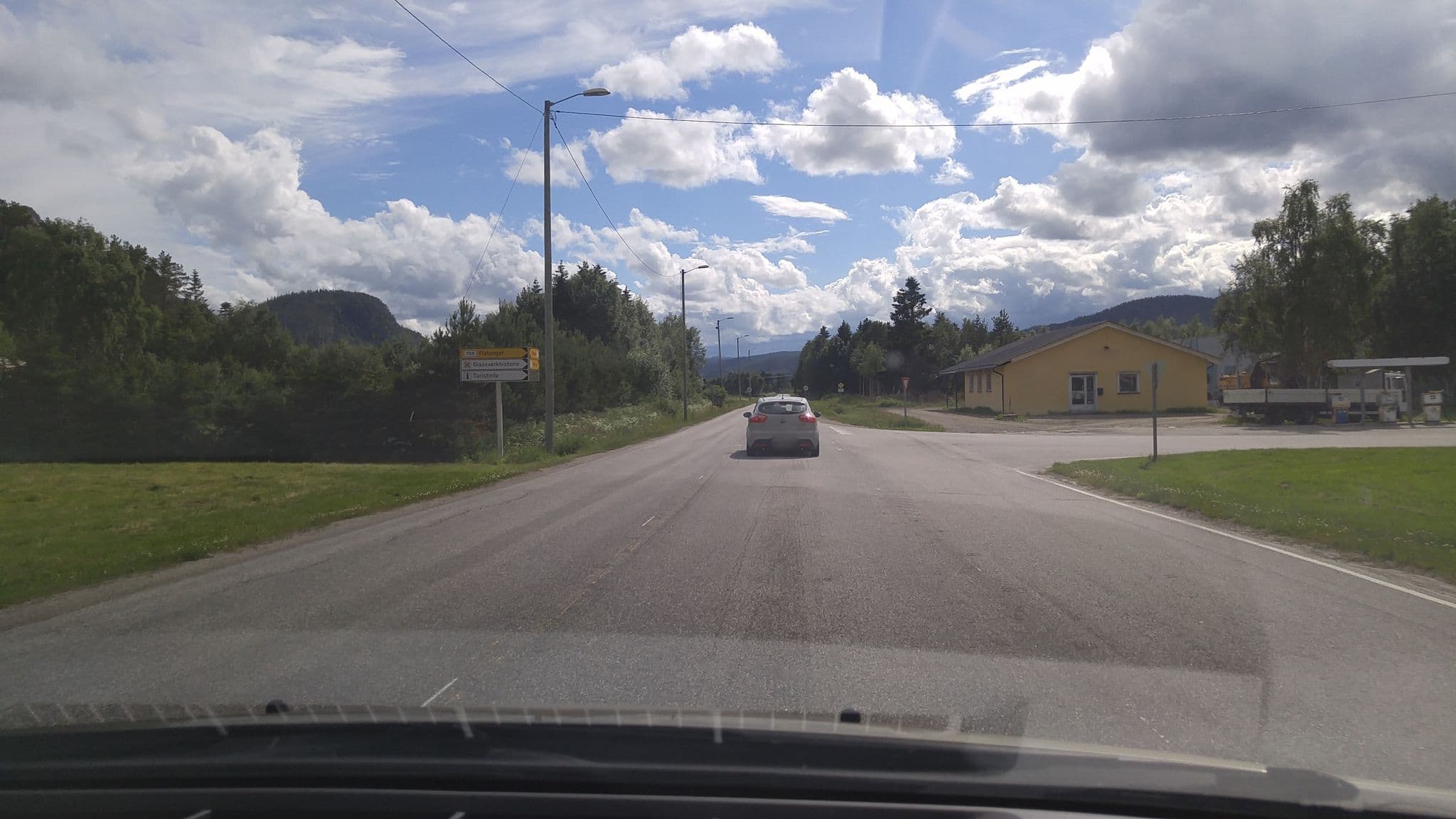 Street view near Lyngen Fjordhotell Drift, Namsos — © pbb (CC BY-SA · Mapillary)