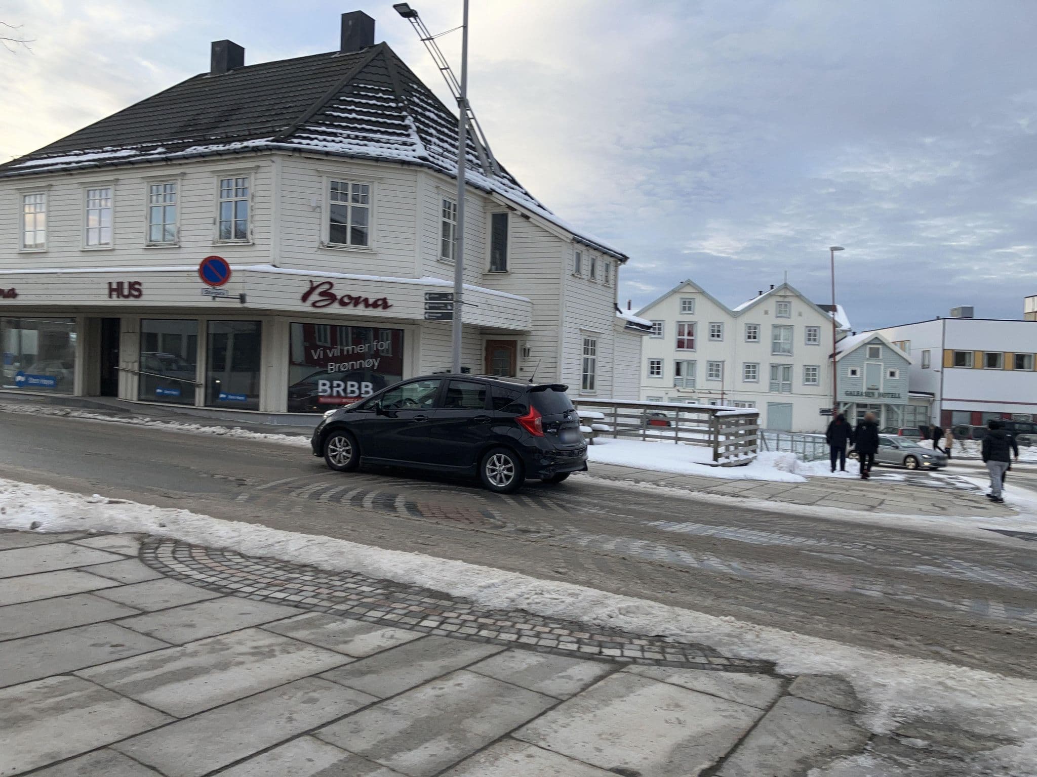 Street view near Corner Hotel, Brønnøysund — © southglos (CC BY-SA · Mapillary)