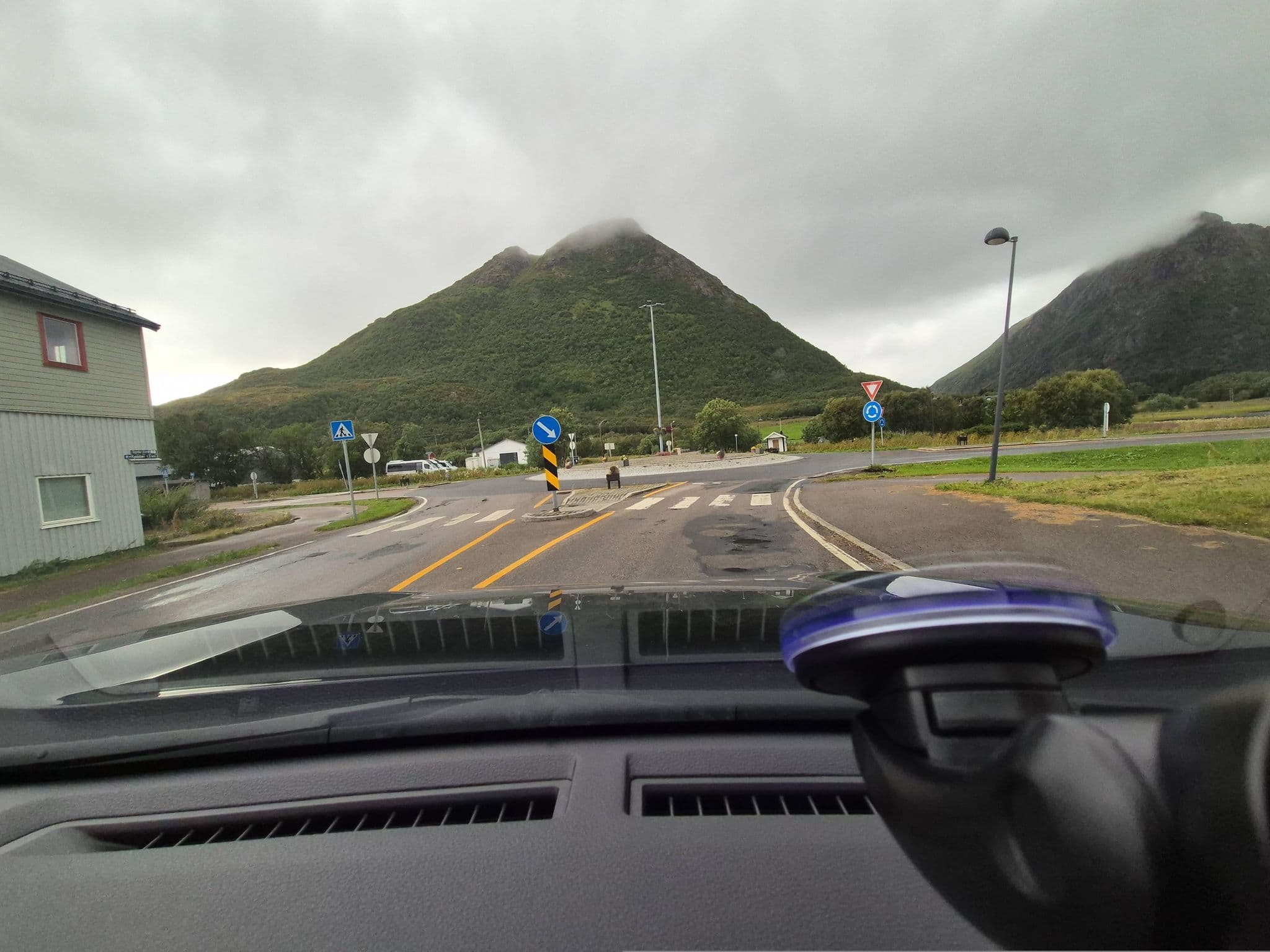 Street view near Veabø Invest, Stokmarknes — © Apirnus (CC BY-SA · Mapillary)