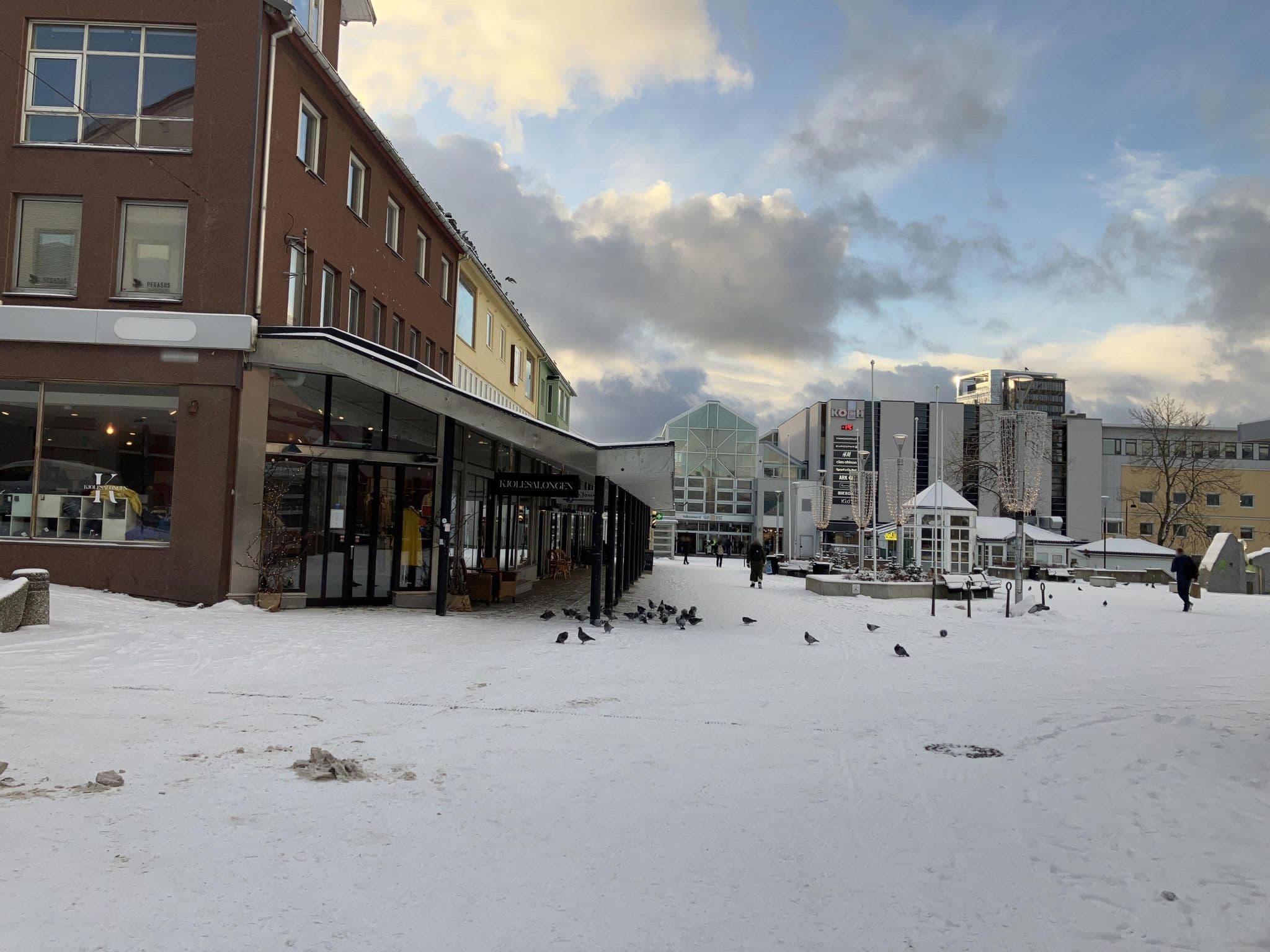 Street view near Kjerringøy Havn Bryggehotell, Bodø — © southglos (CC BY-SA · Mapillary)