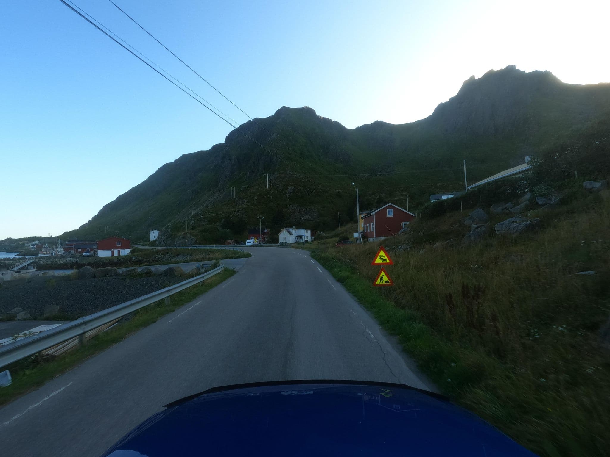Street view near Sjøstrand Rorbuer, Gravdal — © catoandersen (CC BY-SA · Mapillary)